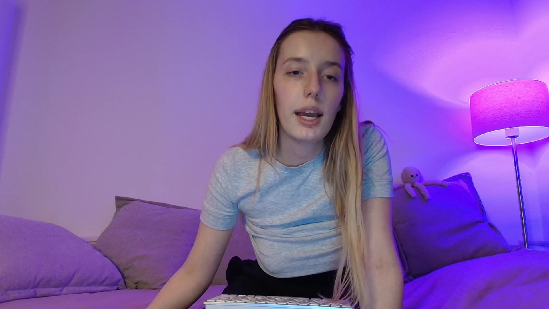 Gallery image thumbnail from Elenaxkiss's myfreecams stream on, 03/11/2026, 20:51 image 10 of 20