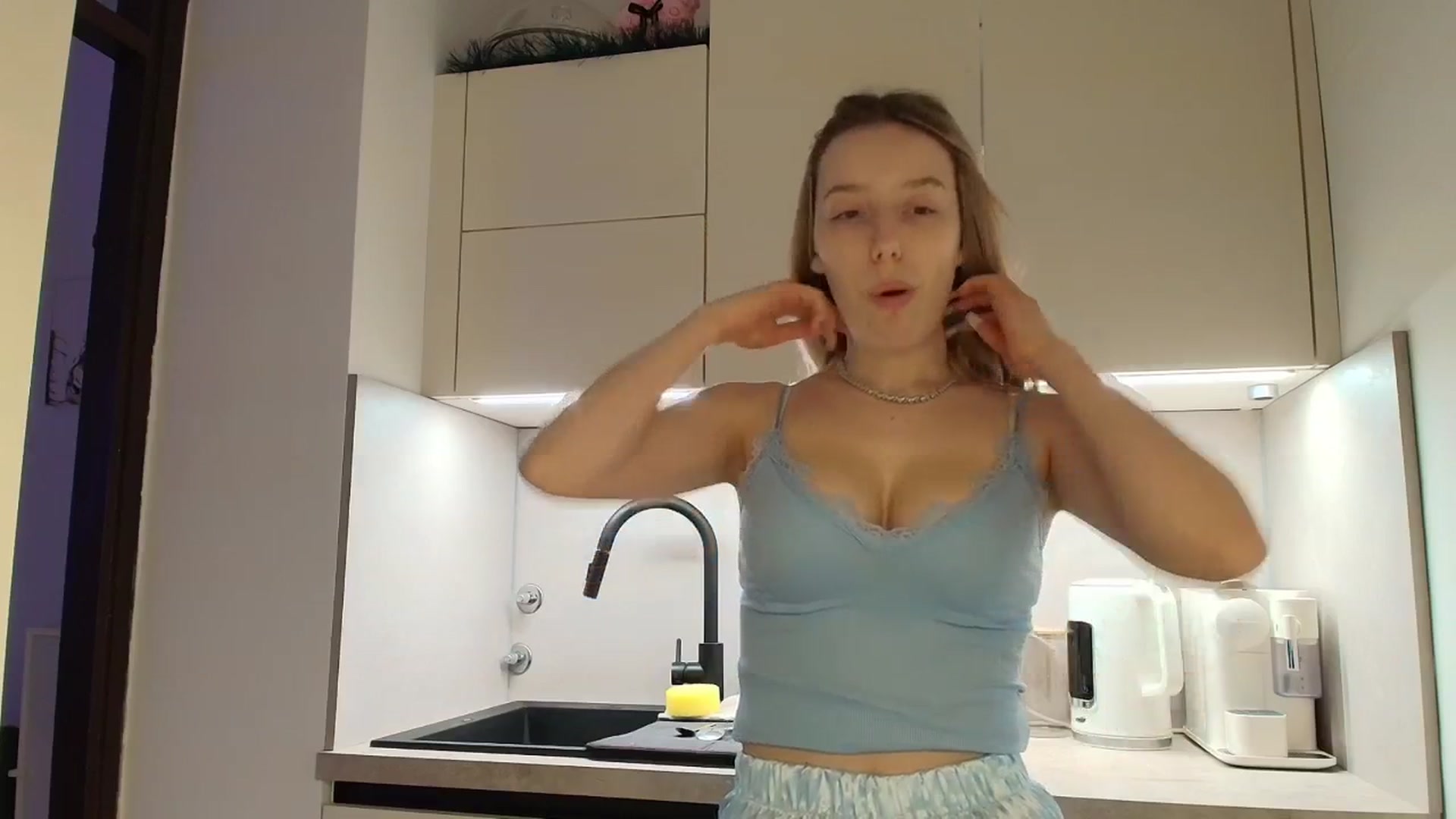 Gallery image thumbnail from Elenaxkiss's myfreecams stream on, 03/13/2026, 11:55 image 2 of 20