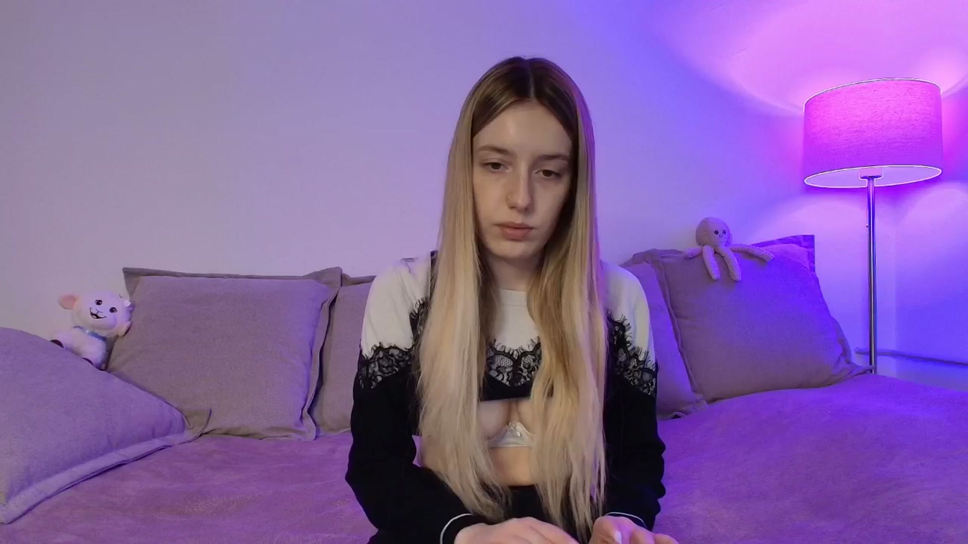 Gallery image thumbnail from Elenaxkiss's myfreecams stream on, 03/17/2026, 07:22 image 20 of 20