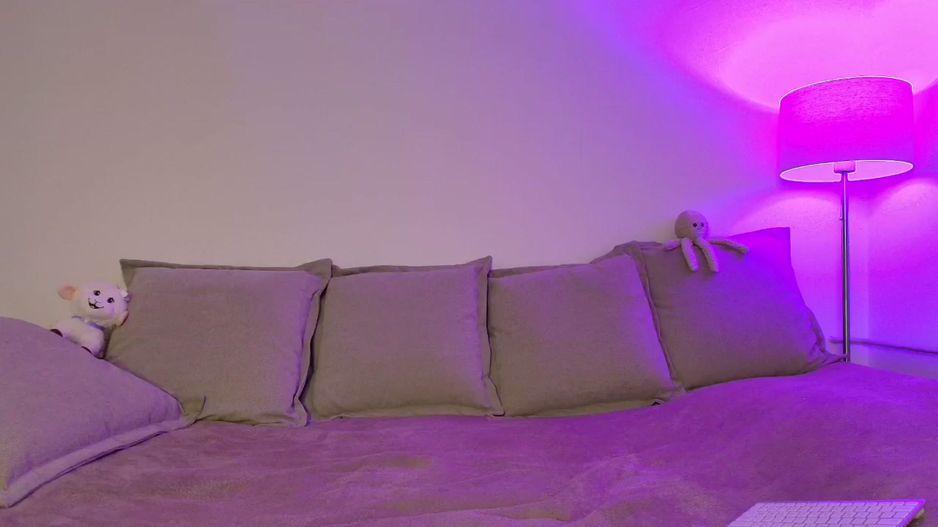 Gallery image thumbnail from Elenaxkiss's myfreecams stream on, 03/17/2026, 07:22 image 13 of 20