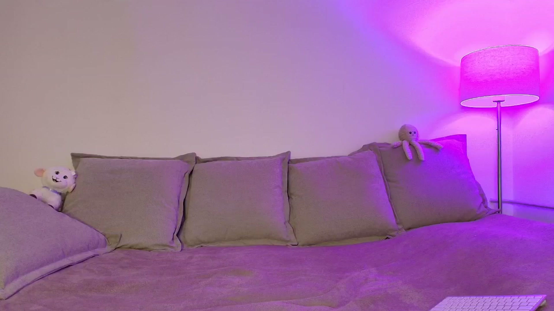 Gallery image thumbnail from Elenaxkiss's myfreecams stream on, 03/17/2026, 07:22 image 15 of 20