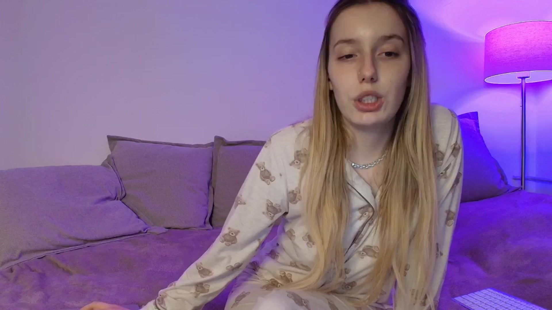 Gallery image thumbnail from Elenaxkiss's myfreecams stream on, 03/17/2026, 22:08 image 13 of 20