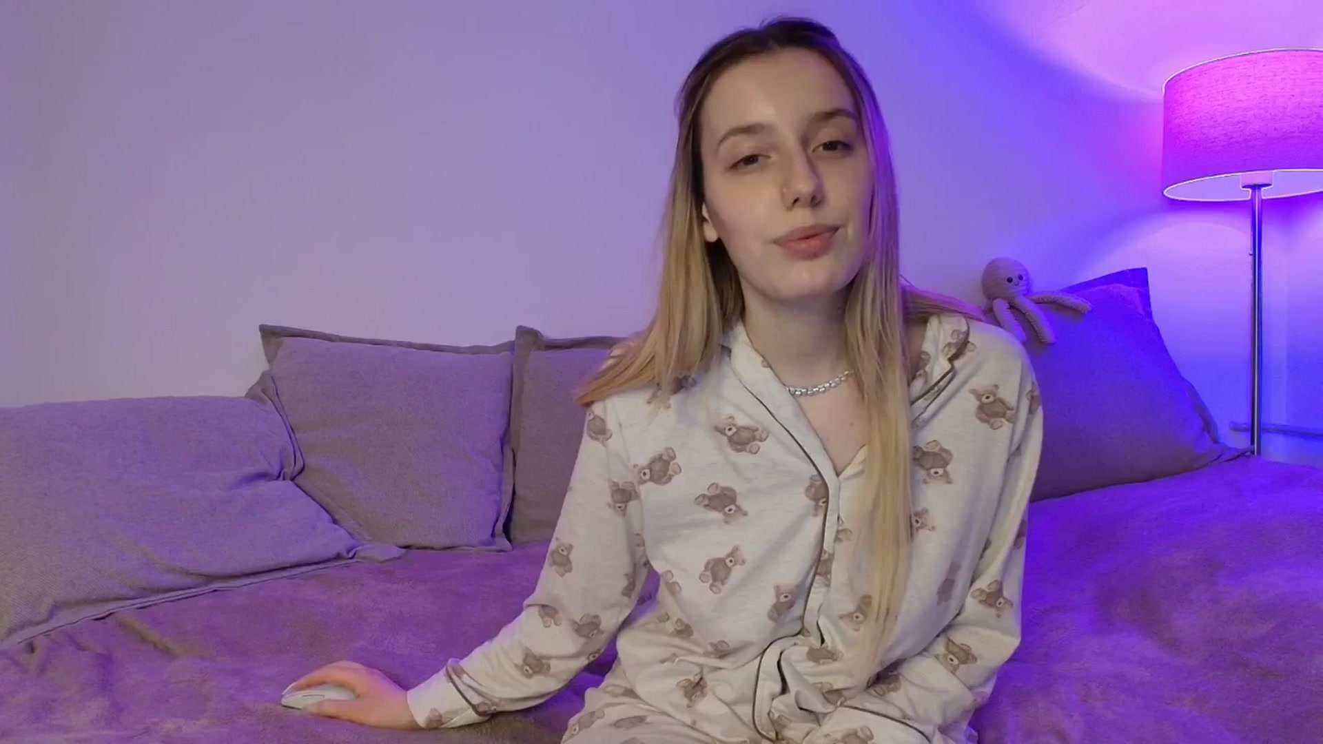 Gallery image thumbnail from Elenaxkiss's myfreecams stream on, 03/17/2026, 22:08 image 16 of 20