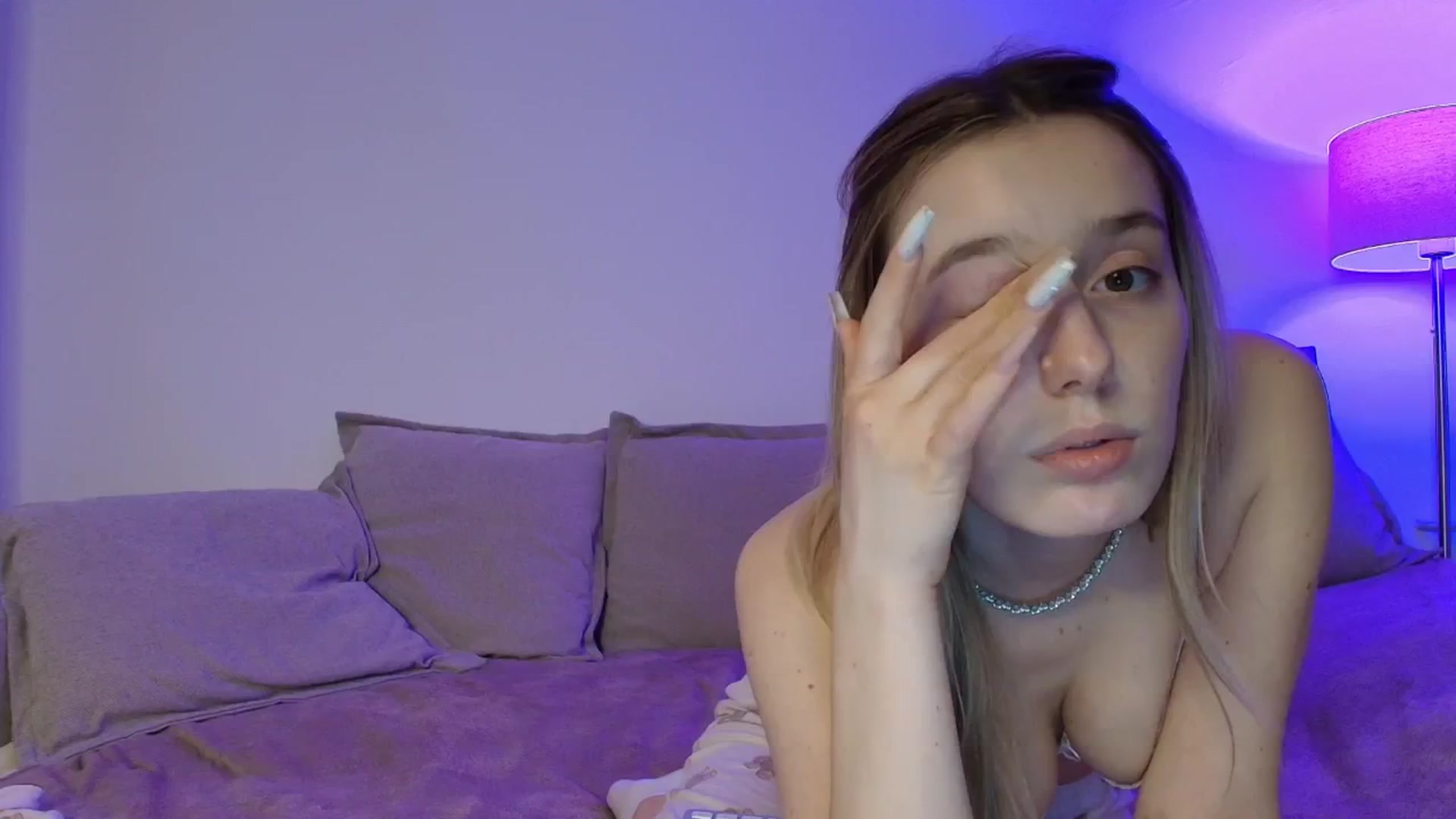Gallery image thumbnail from Elenaxkiss's myfreecams stream on, 03/17/2026, 22:08 image 3 of 20