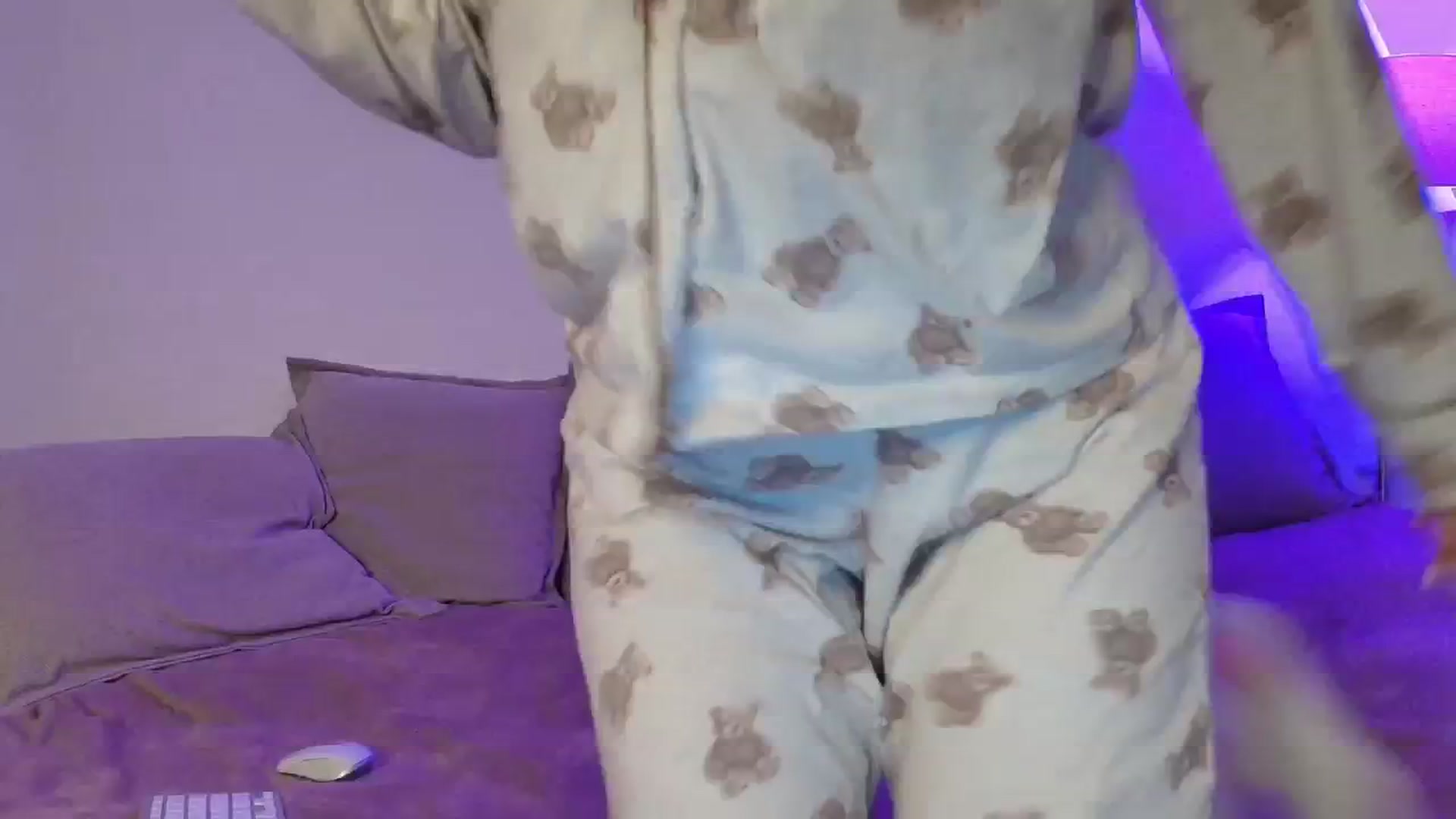 Gallery image thumbnail from Elenaxkiss's myfreecams stream on, 03/17/2026, 22:08 image 15 of 20
