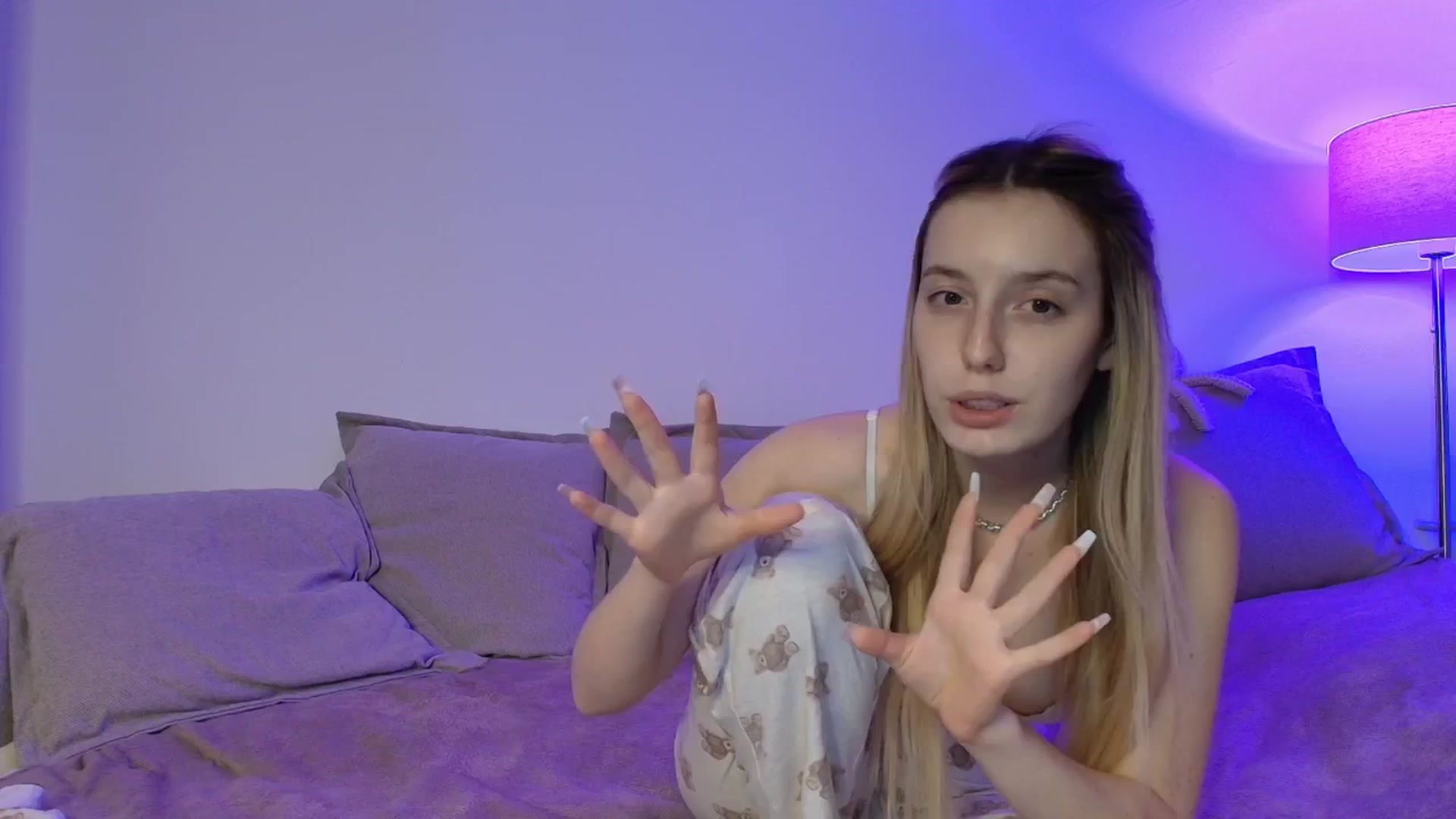 Gallery image thumbnail from Elenaxkiss's myfreecams stream on, 03/17/2026, 22:08 image 5 of 20