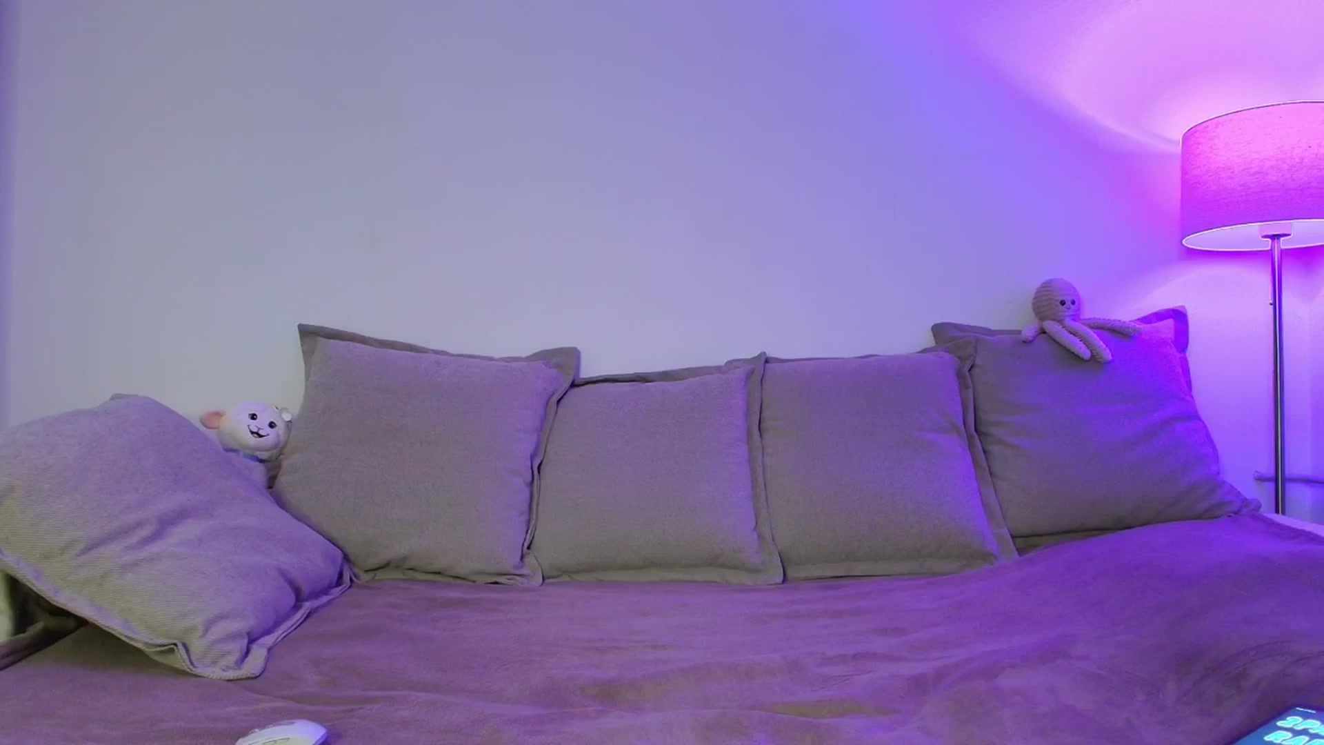 Gallery image thumbnail from Elenaxkiss's myfreecams stream on, 03/18/2026, 08:17 image 13 of 20