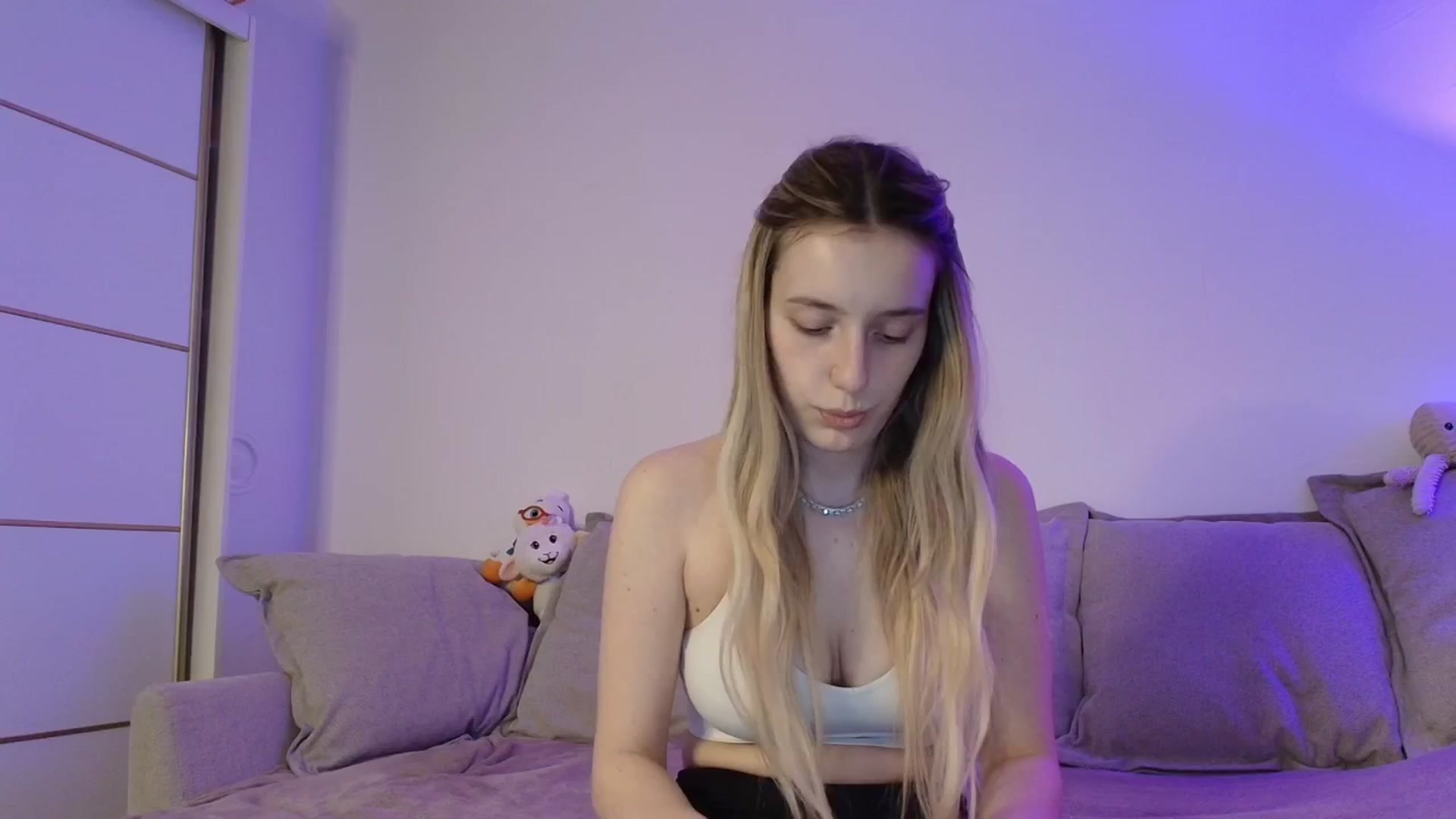 Gallery image thumbnail from Elenaxkiss's myfreecams stream on, 03/27/2026, 10:36 image 1 of 20