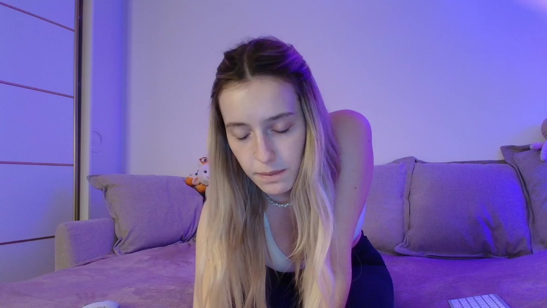 Gallery image thumbnail from Elenaxkiss's myfreecams stream on, 03/27/2026, 10:36 image 19 of 20
