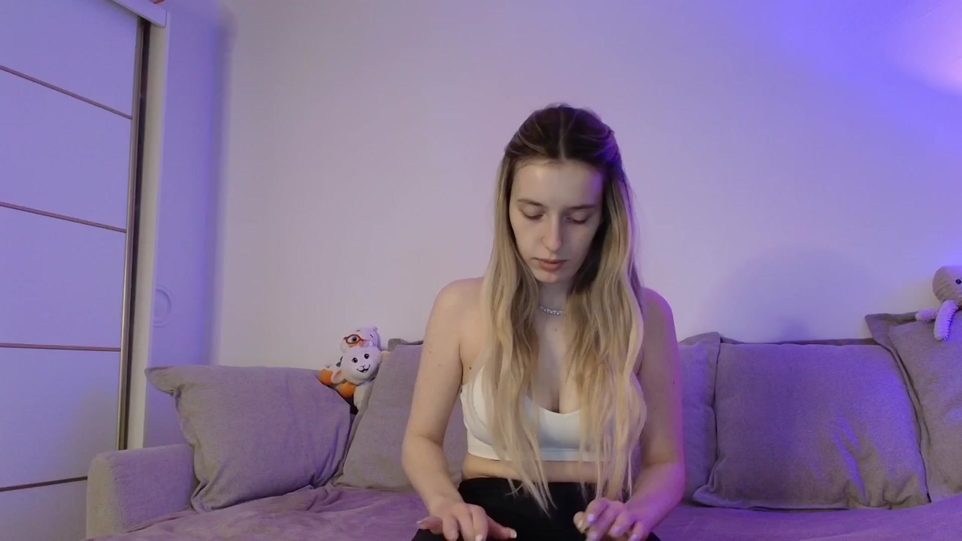 Gallery image thumbnail from Elenaxkiss's myfreecams stream on, 03/27/2026, 10:36 image 3 of 20