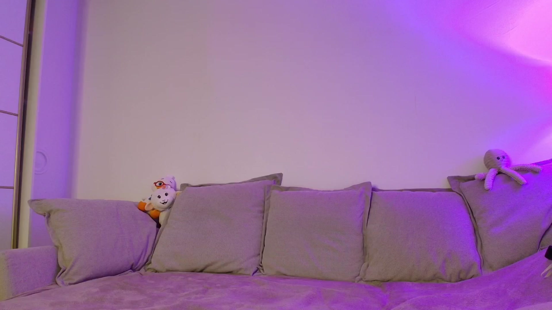 Gallery image thumbnail from Elenaxkiss's myfreecams stream on, 03/27/2026, 12:51 image 2 of 20