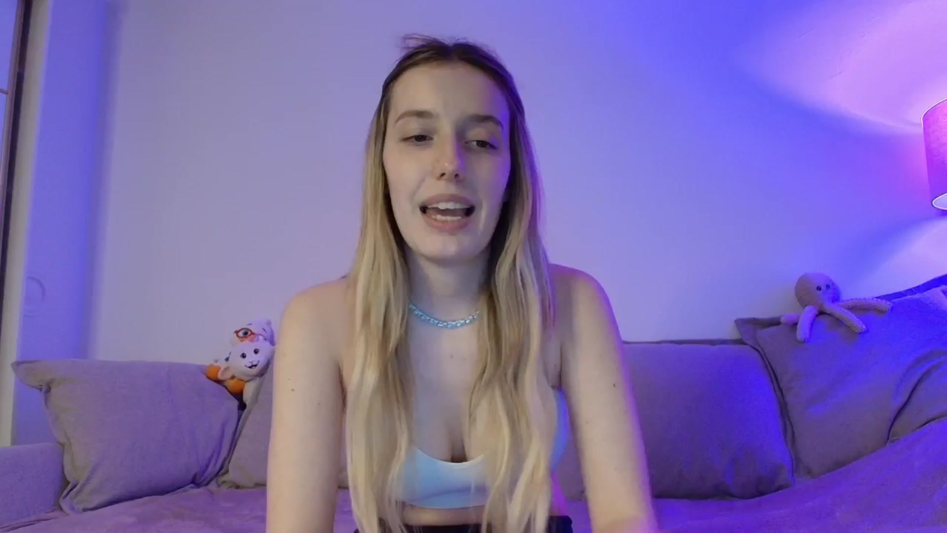 Gallery image thumbnail from Elenaxkiss's myfreecams stream on, 03/27/2026, 12:51 image 12 of 20