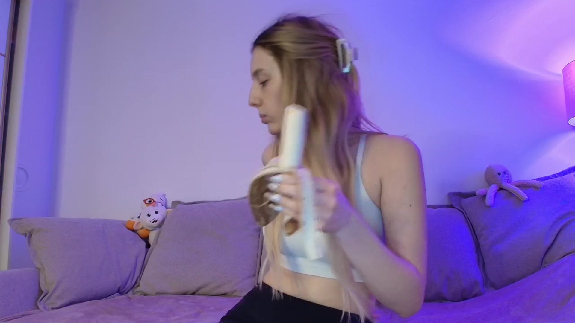 Gallery image thumbnail from Elenaxkiss's myfreecams stream on, 03/27/2026, 12:51 image 5 of 20