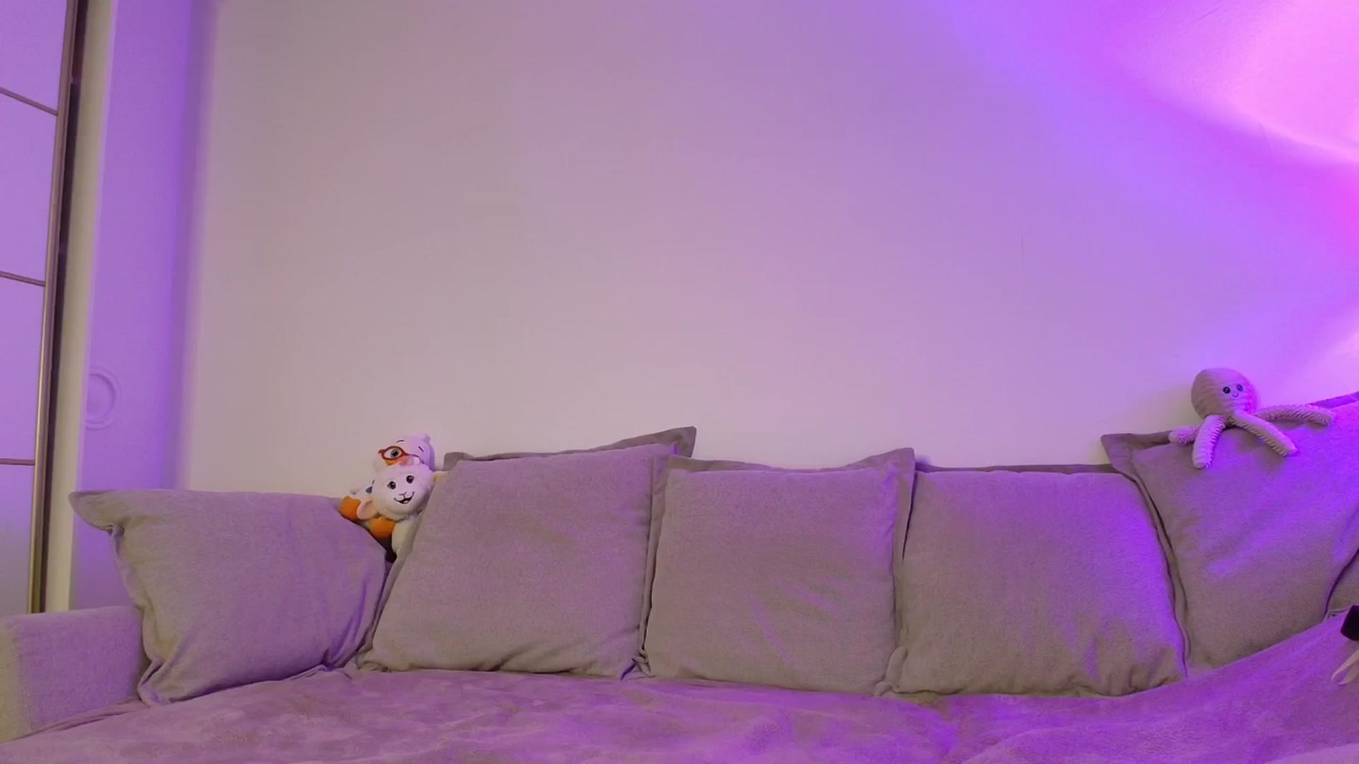 Gallery image thumbnail from Elenaxkiss's myfreecams stream on, 03/27/2026, 12:51 image 3 of 20