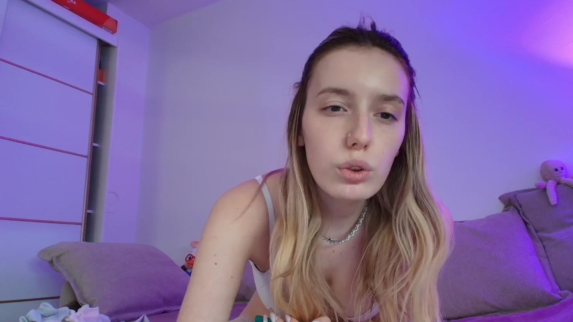 Gallery image thumbnail from Elenaxkiss's myfreecams stream on, 03/28/2026, 11:37 image 16 of 20
