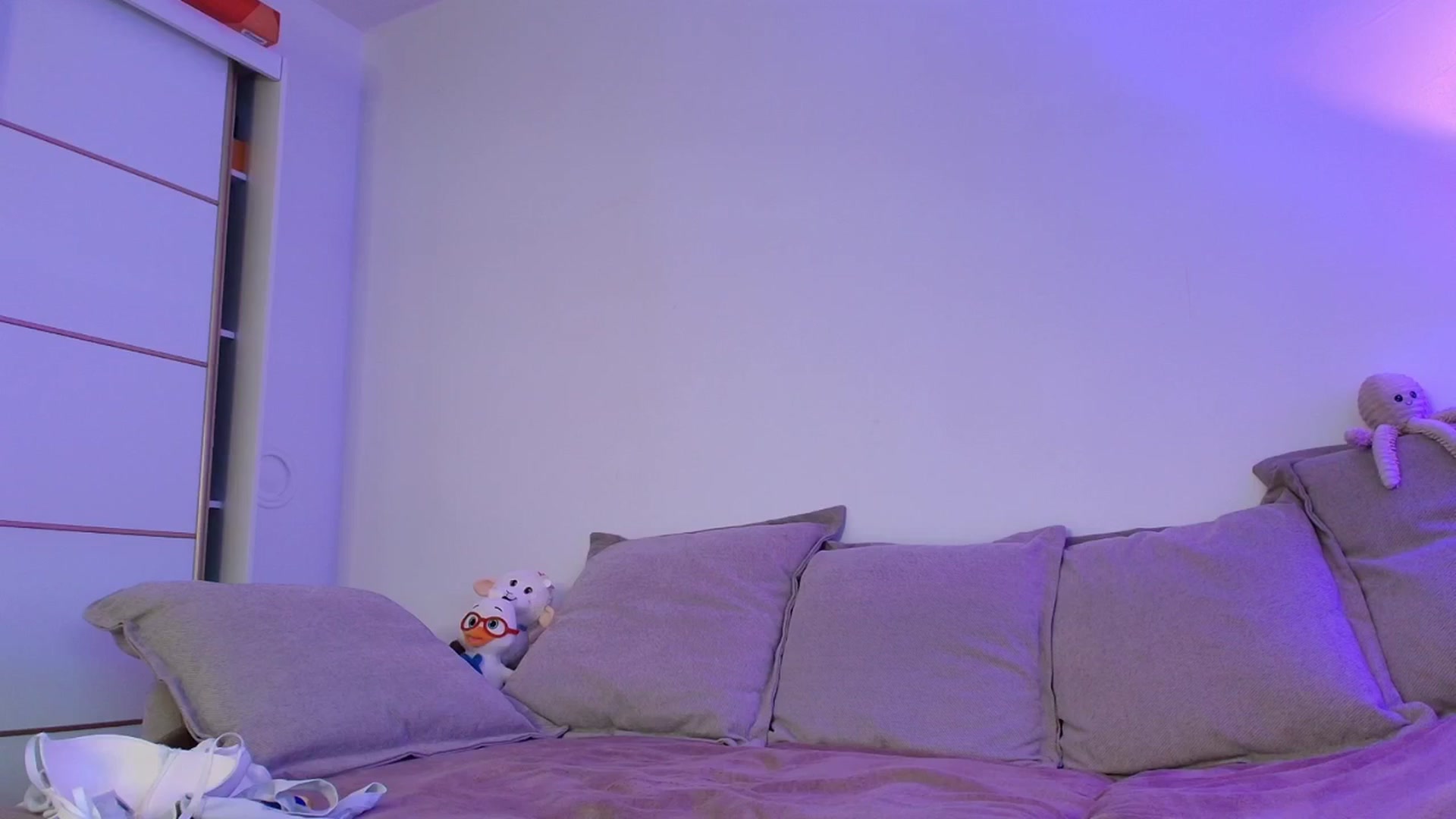 Gallery image thumbnail from Elenaxkiss's myfreecams stream on, 03/28/2026, 11:37 image 5 of 20
