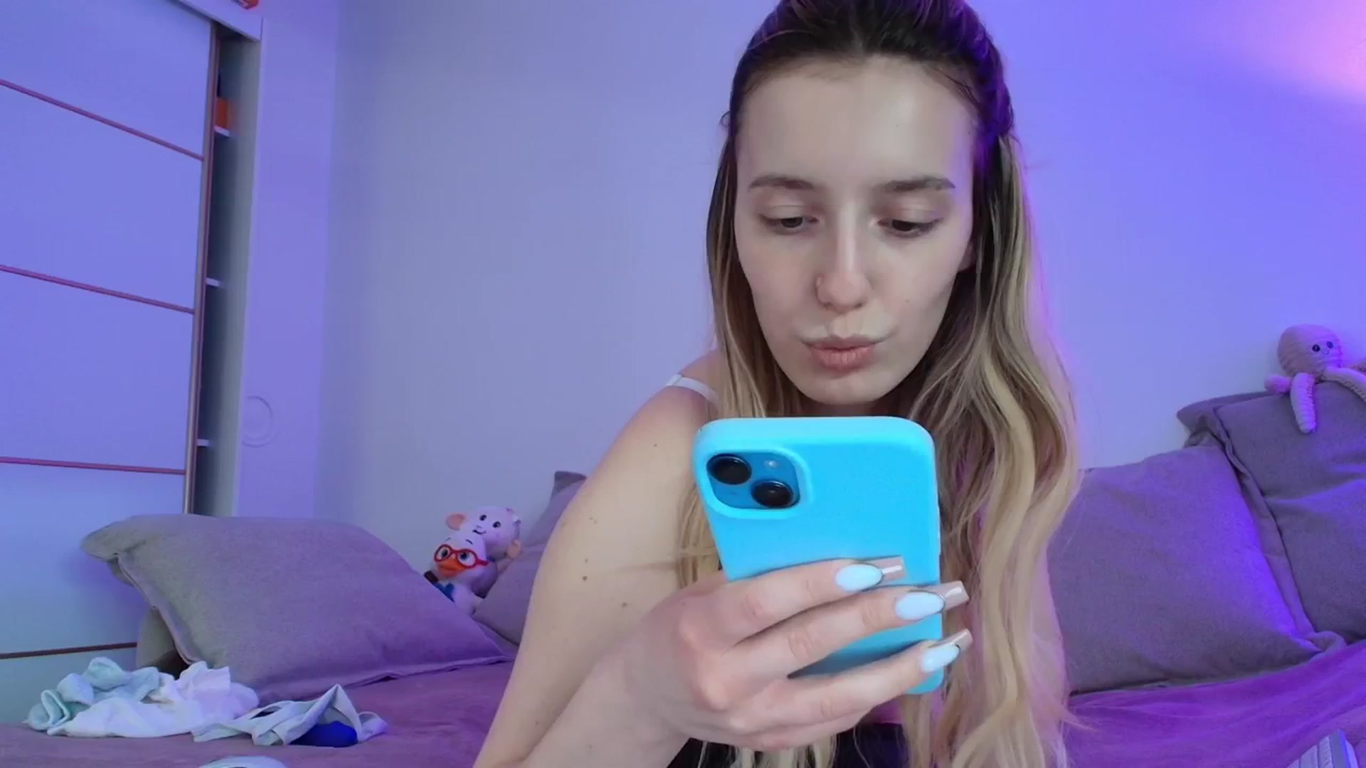 Gallery image thumbnail from Elenaxkiss's myfreecams stream on, 03/28/2026, 11:37 image 14 of 20