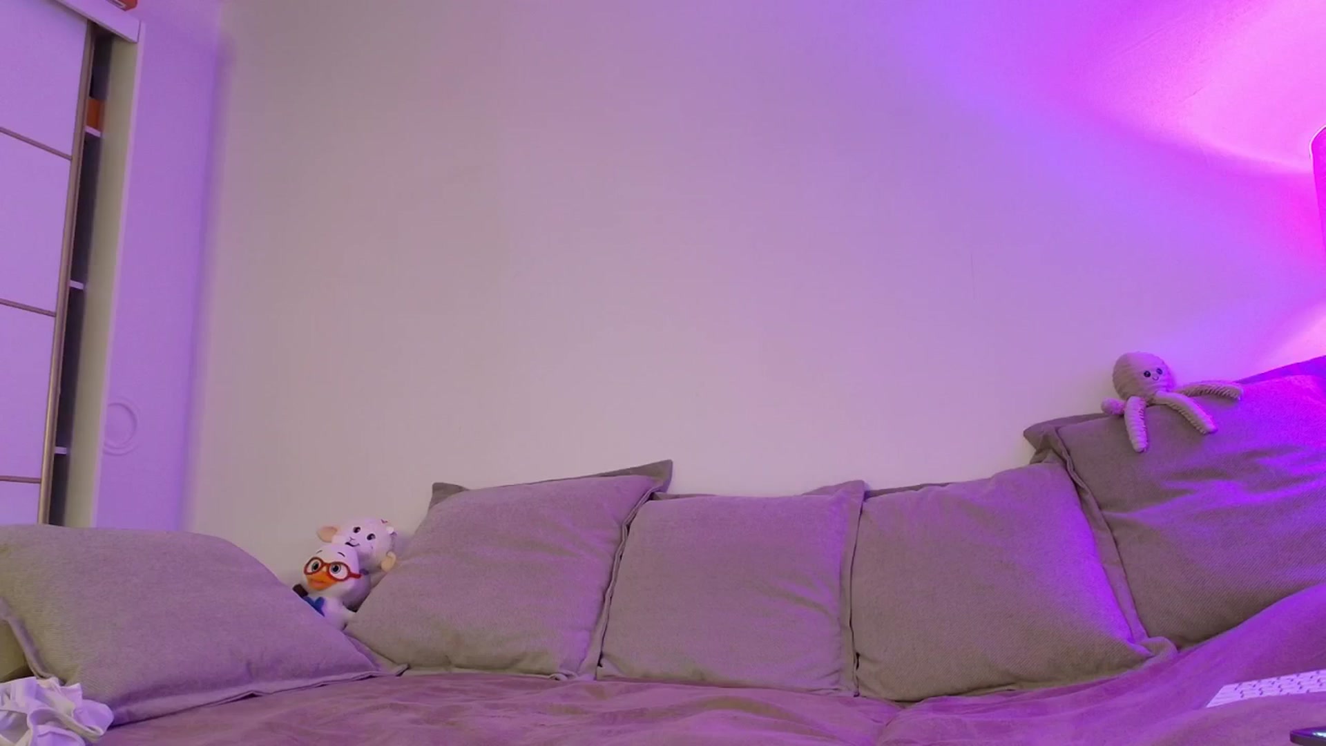 Gallery image thumbnail from Elenaxkiss's myfreecams stream on, 03/28/2026, 11:37 image 2 of 20