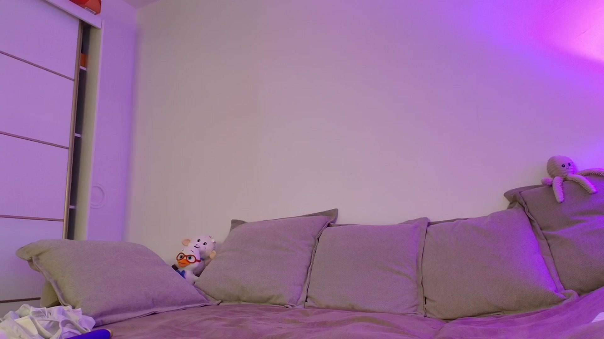 Gallery image thumbnail from Elenaxkiss's myfreecams stream on, 03/28/2026, 11:37 image 3 of 20