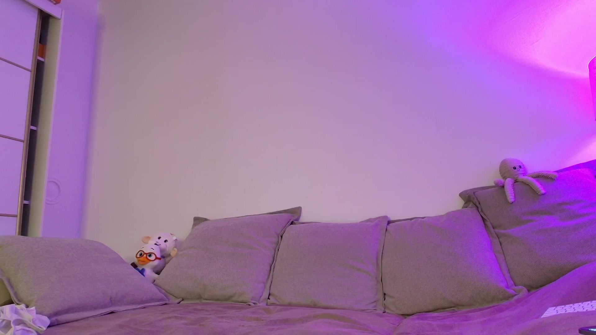 Gallery image thumbnail from Elenaxkiss's myfreecams stream on, 03/28/2026, 11:37 image 1 of 20