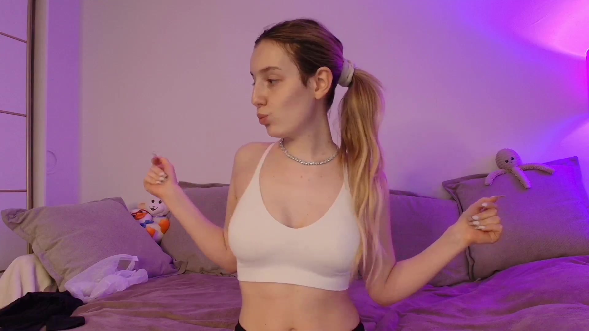Gallery image thumbnail from Elenaxkiss's myfreecams stream on, 03/30/2026, 11:14 image 20 of 20