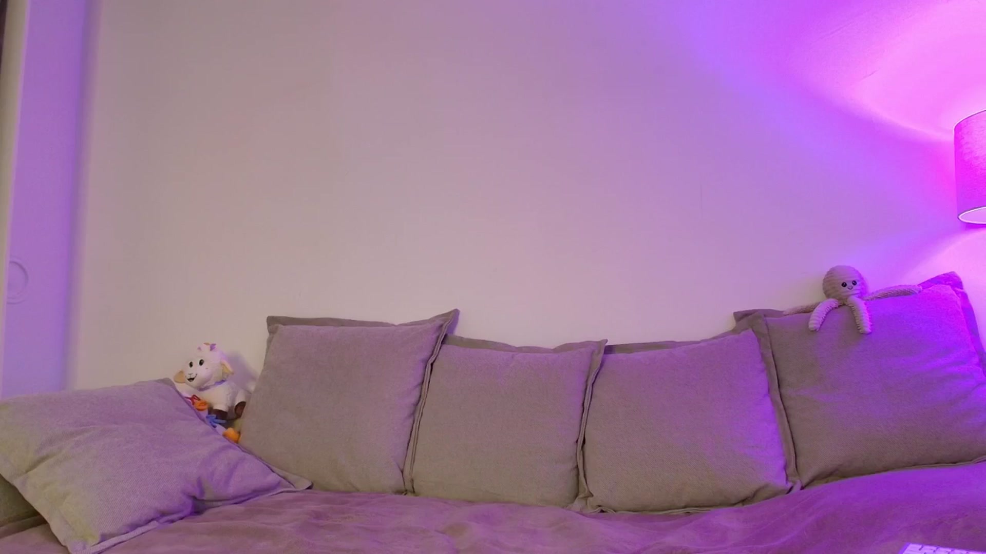 Gallery image thumbnail from Elenaxkiss's myfreecams stream on, 03/31/2026, 10:22 image 1 of 20
