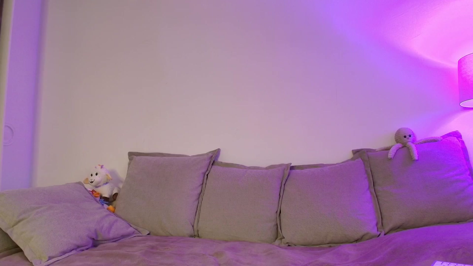 Gallery image thumbnail from Elenaxkiss's myfreecams stream on, 03/31/2026, 10:22 image 3 of 20