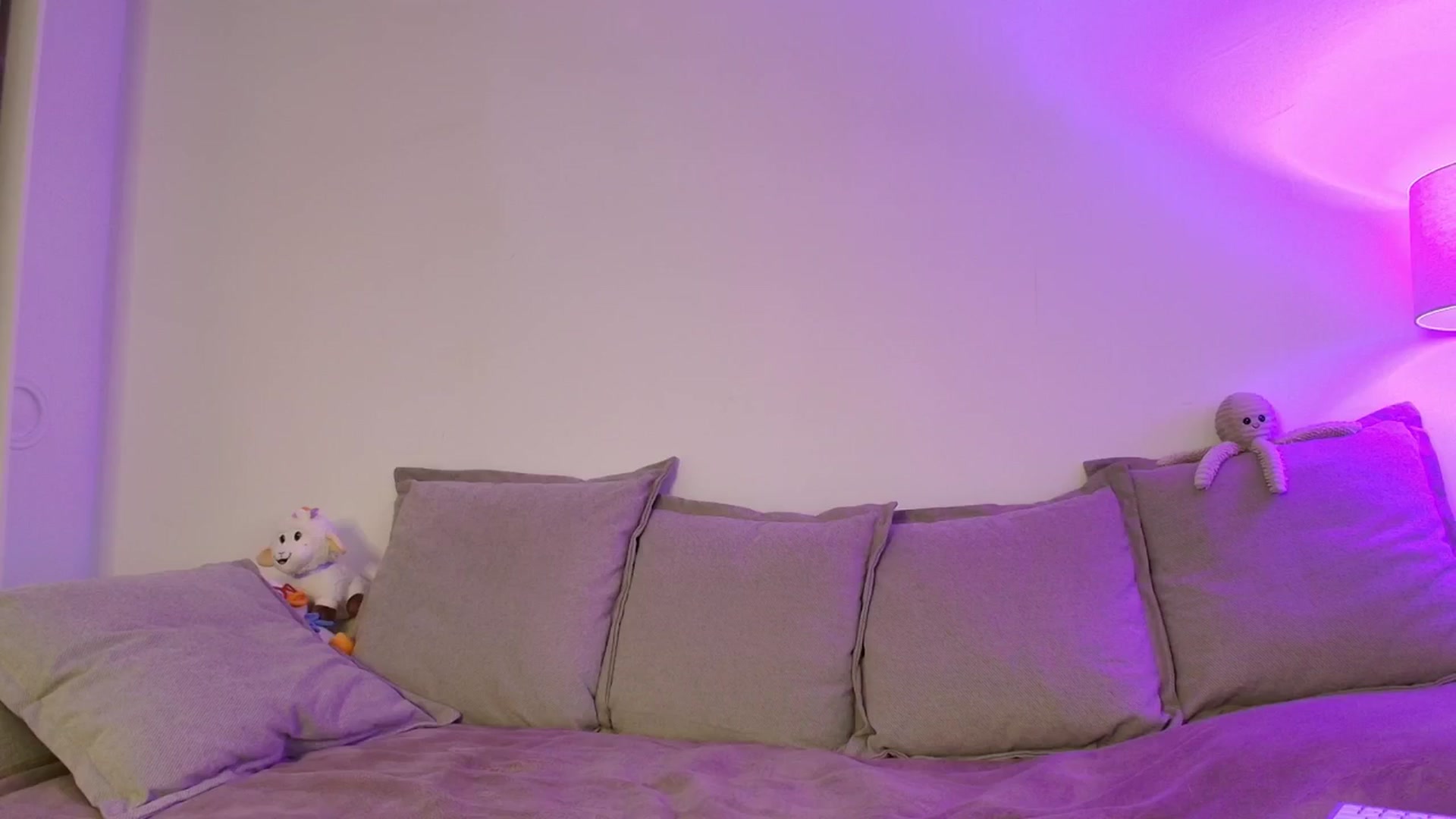 Gallery image thumbnail from Elenaxkiss's myfreecams stream on, 03/31/2026, 10:22 image 4 of 20