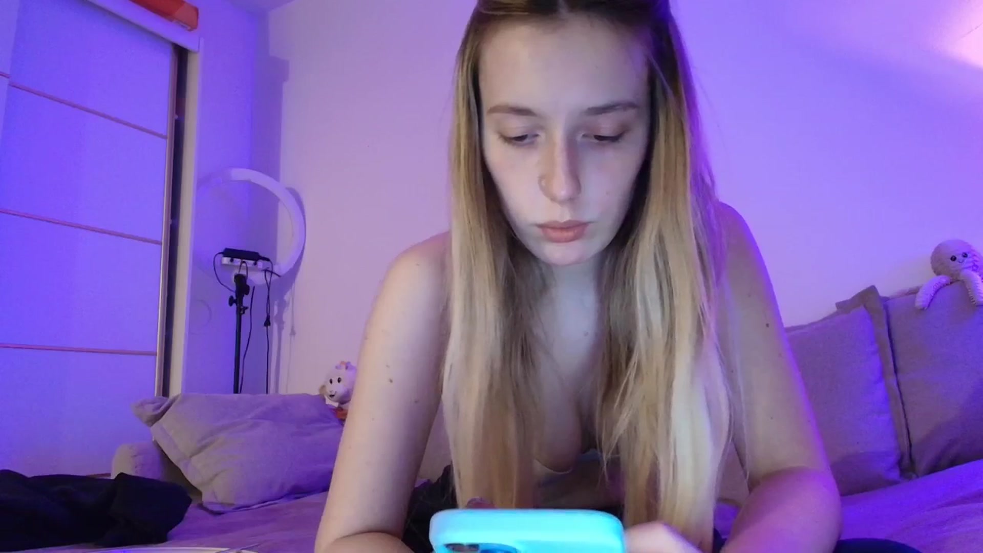 Gallery image thumbnail from Elenaxkiss's myfreecams stream on, 03/31/2026, 20:25 image 4 of 20