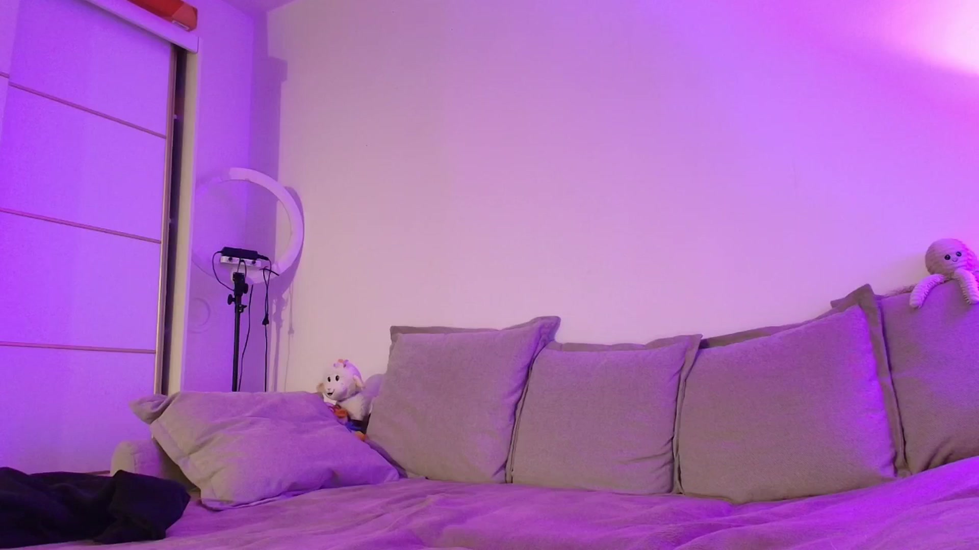 Gallery image thumbnail from Elenaxkiss's myfreecams stream on, 03/31/2026, 20:25 image 5 of 20