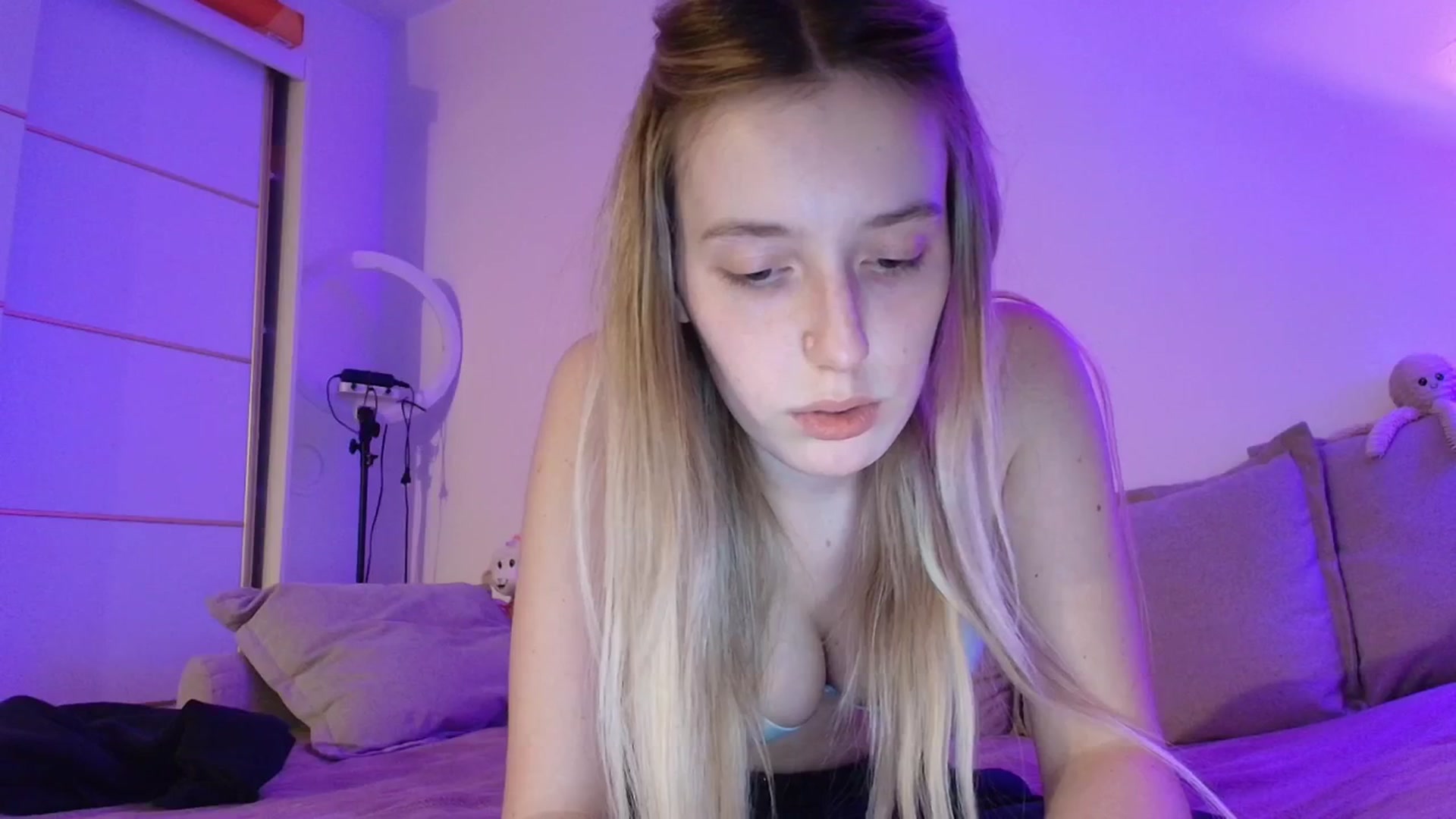 Gallery image thumbnail from Elenaxkiss's myfreecams stream on, 03/31/2026, 20:25 image 7 of 20