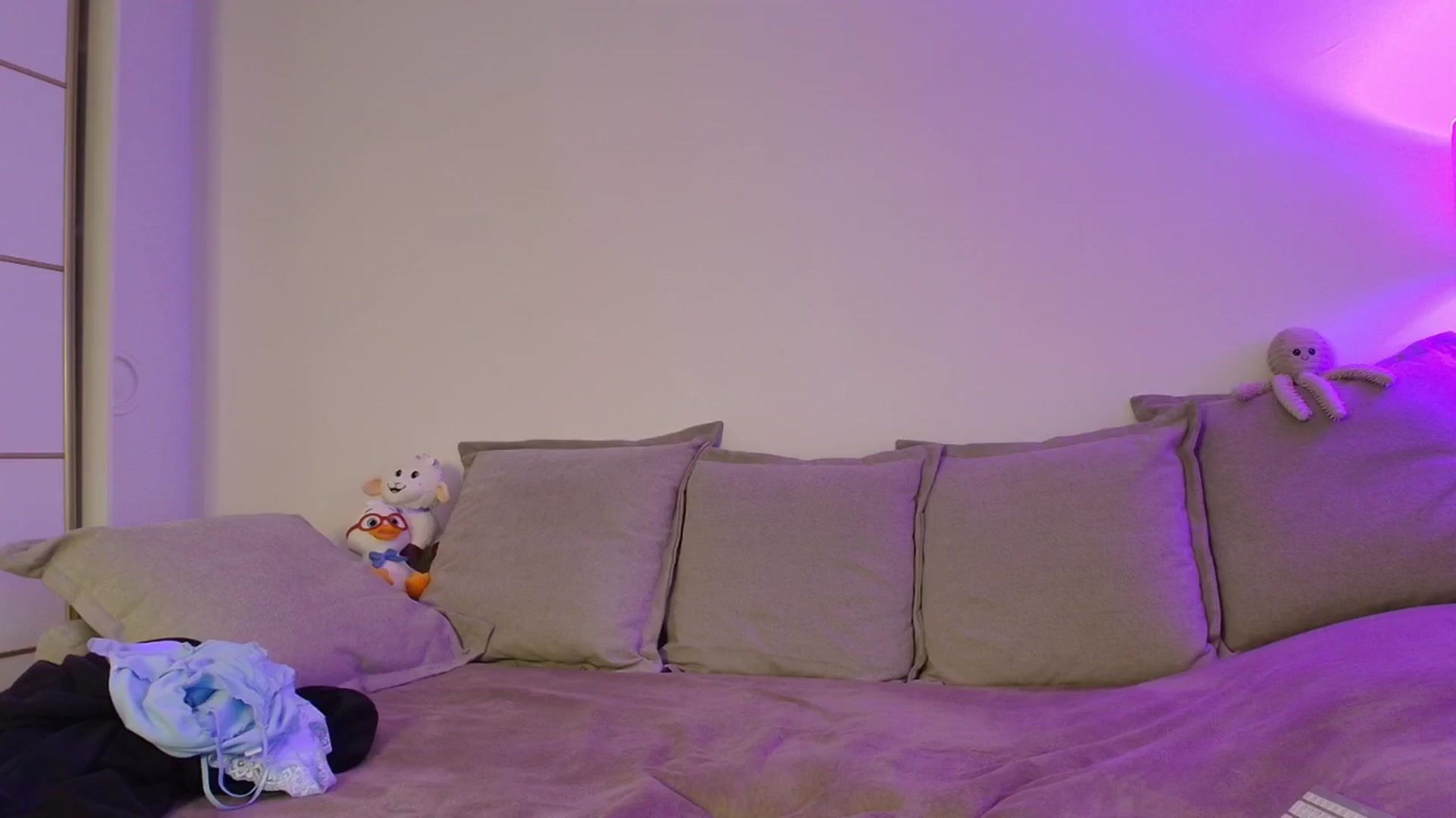 Gallery image thumbnail from Elenaxkiss's myfreecams stream on, 04/01/2026, 11:48 image 14 of 20