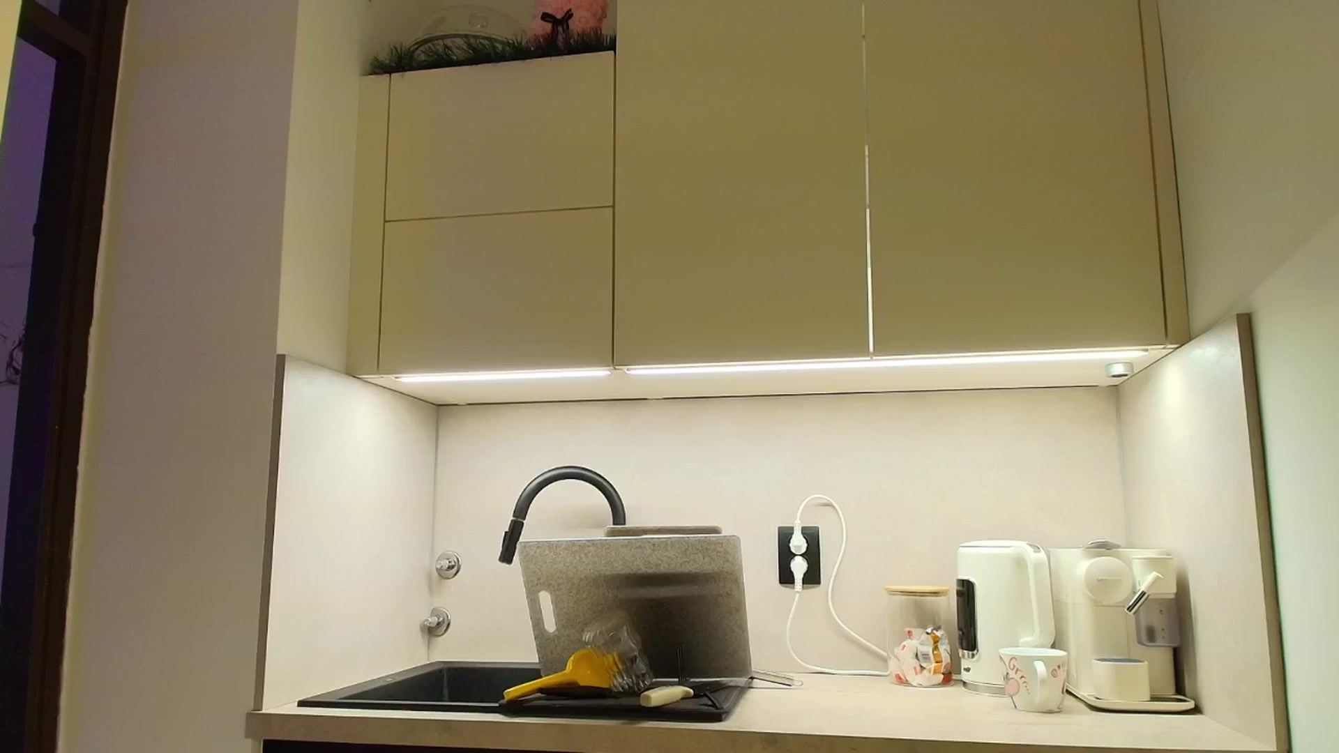 Gallery image thumbnail from Elenaxkiss's myfreecams stream on, 04/02/2026, 09:07 image 4 of 20