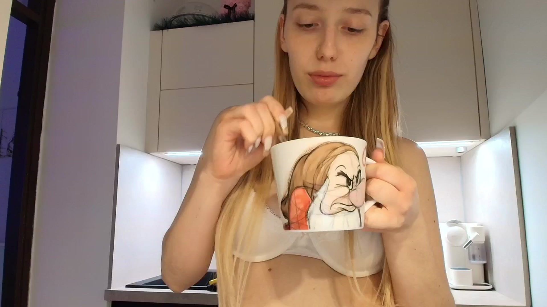 Gallery image thumbnail from Elenaxkiss's myfreecams stream on, 04/02/2026, 09:07 image 9 of 20