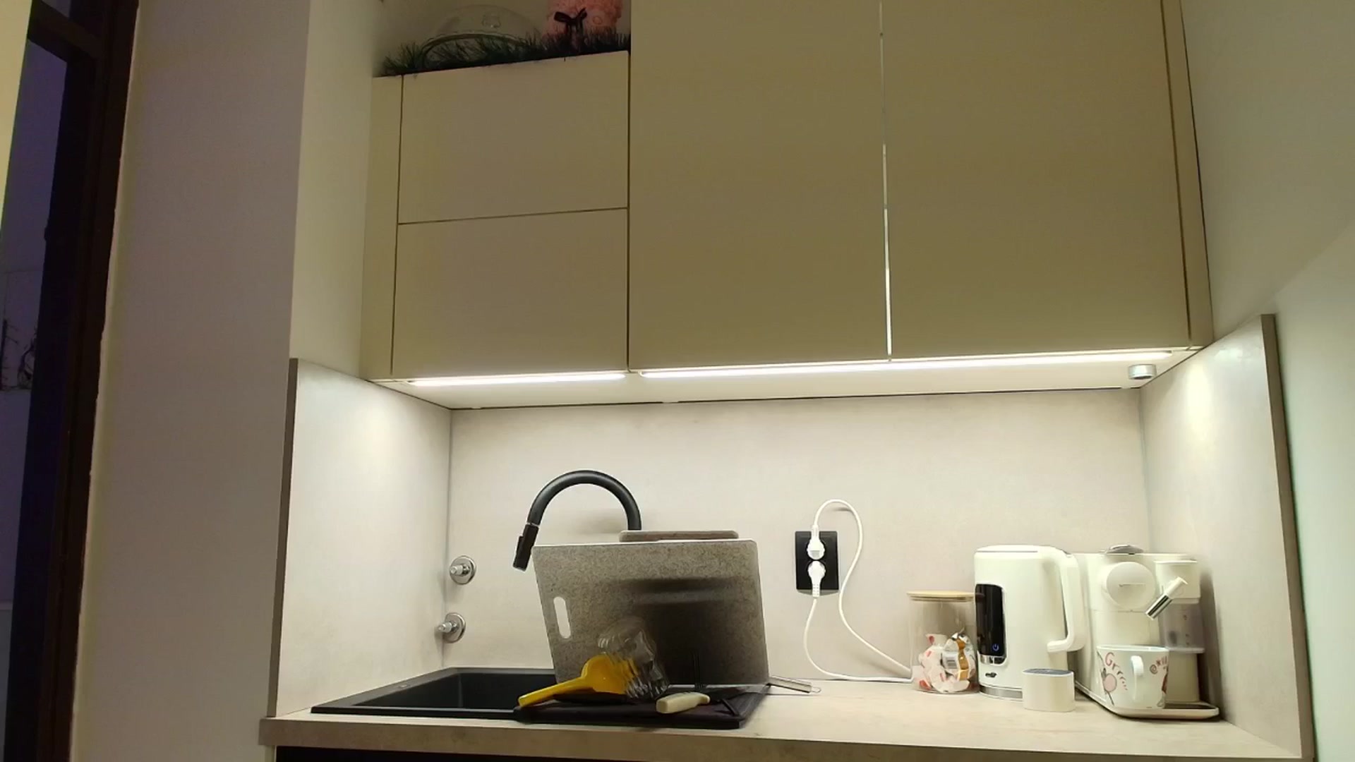 Gallery image thumbnail from Elenaxkiss's myfreecams stream on, 04/02/2026, 09:07 image 8 of 20
