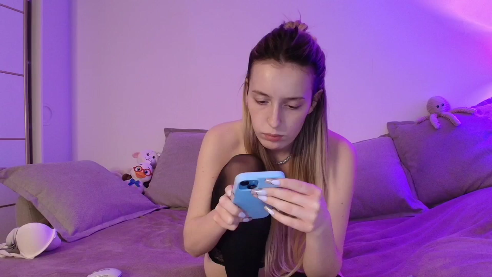 Gallery image thumbnail from Elenaxkiss's myfreecams stream on, 04/02/2026, 11:57 image 16 of 20