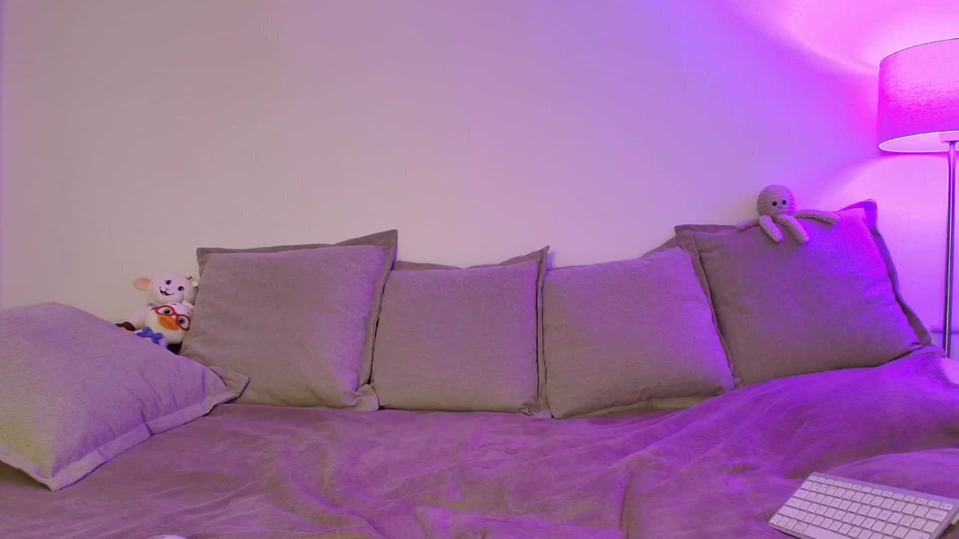 Gallery image thumbnail from Elenaxkiss's myfreecams stream on, 04/03/2026, 08:35 image 17 of 20