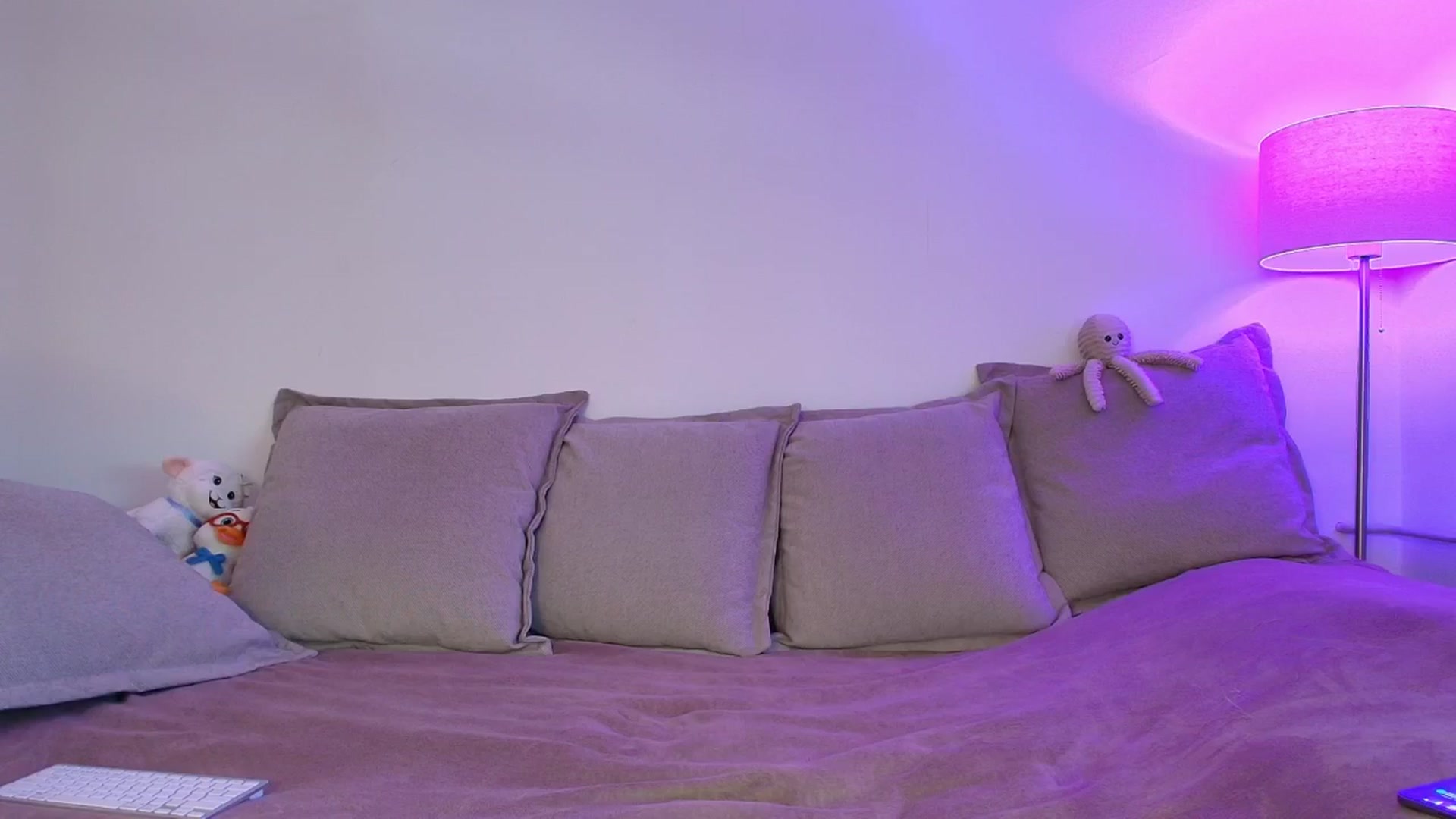 Gallery image thumbnail from Elenaxkiss's myfreecams stream on, 04/04/2026, 09:38 image 7 of 20