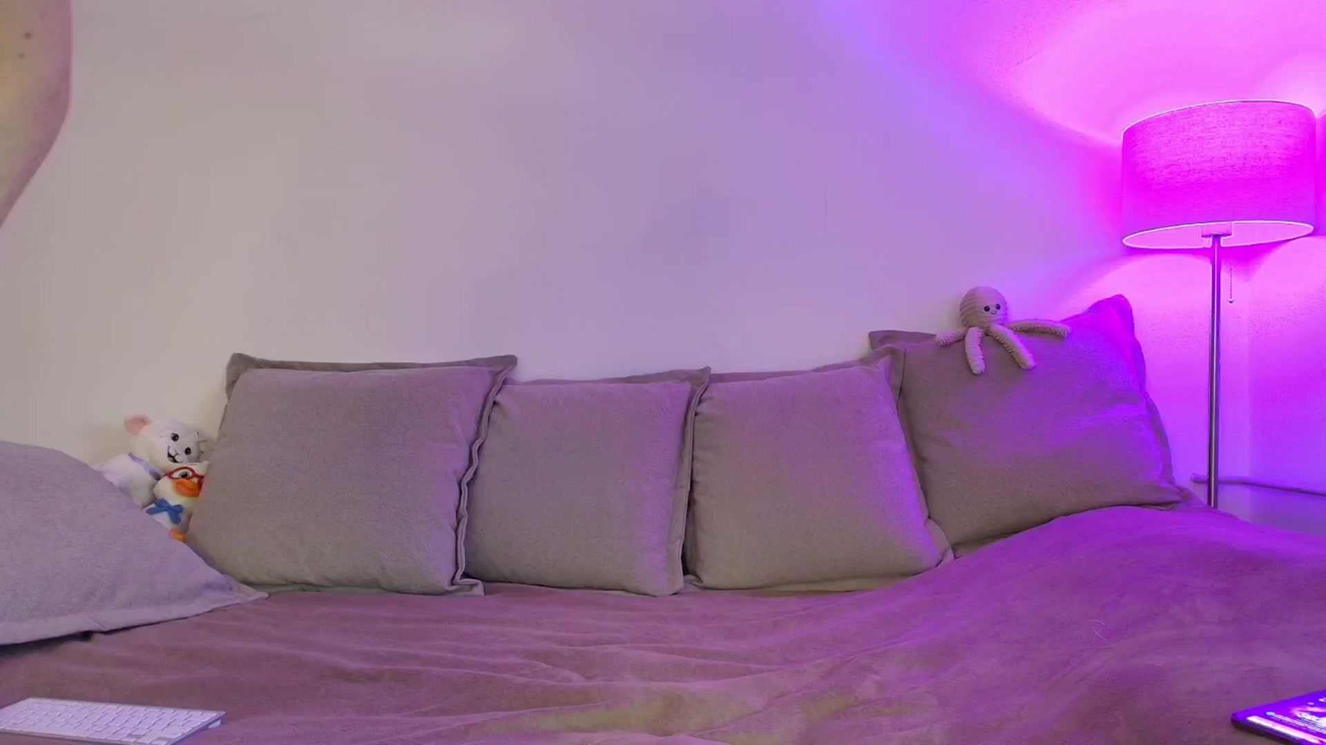 Gallery image thumbnail from Elenaxkiss's myfreecams stream on, 04/04/2026, 09:38 image 9 of 20