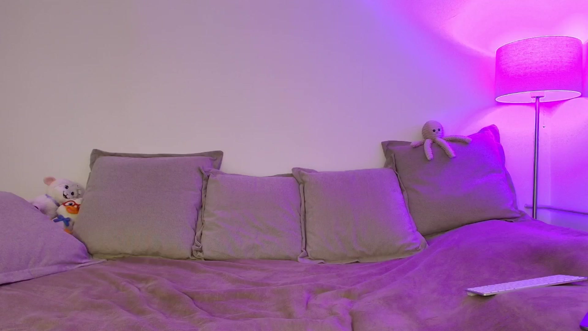 Gallery image thumbnail from Elenaxkiss's myfreecams stream on, 04/04/2026, 12:03 image 18 of 20