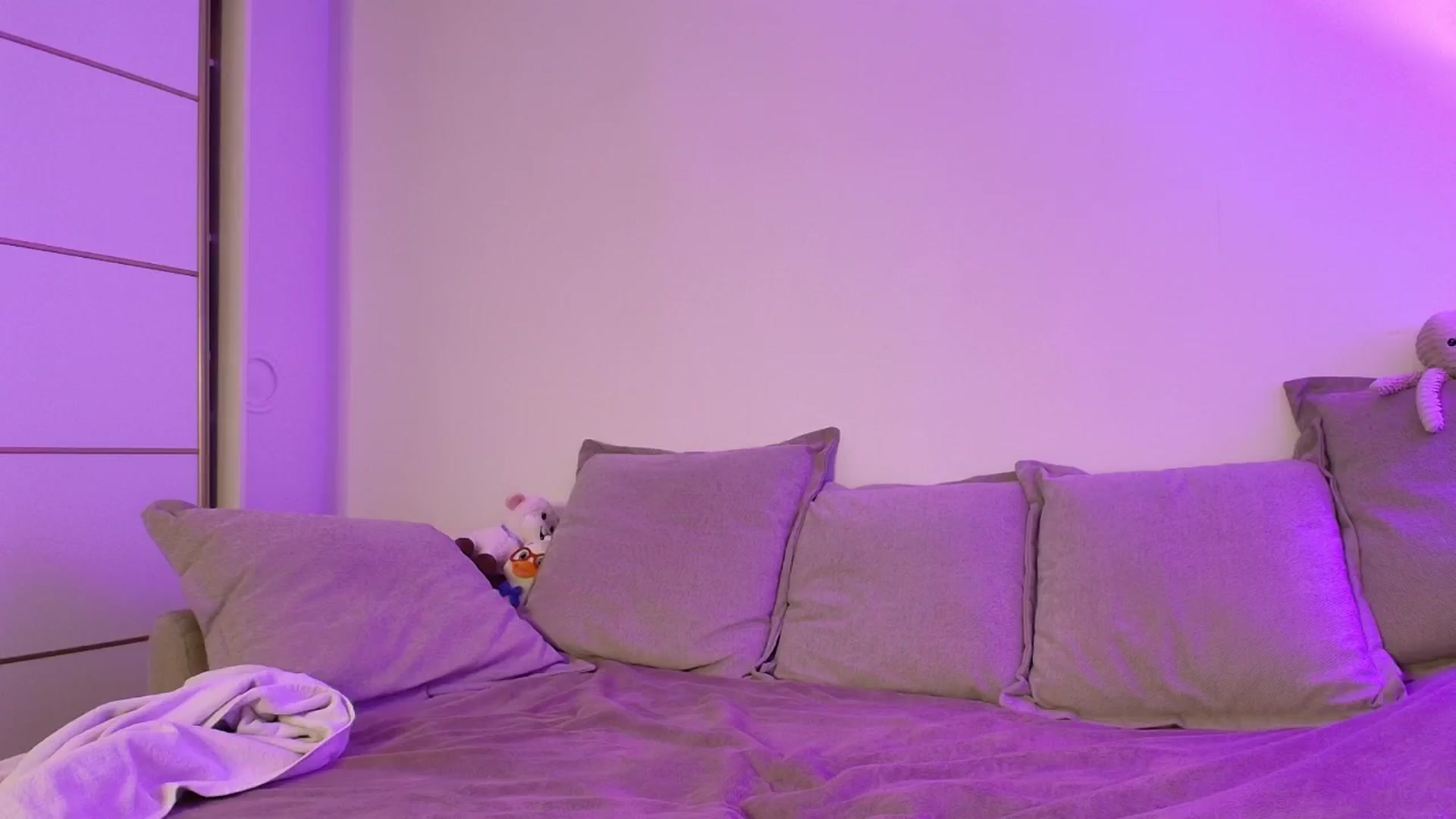 Gallery image thumbnail from Elenaxkiss's myfreecams stream on, 04/04/2026, 18:17 image 12 of 20