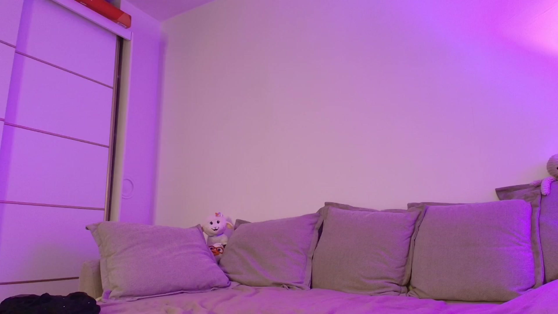 Gallery image thumbnail from Elenaxkiss's myfreecams stream on, 04/05/2026, 19:45 image 14 of 20