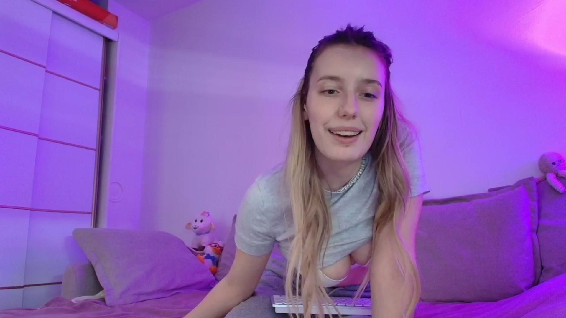 Gallery image thumbnail from Elenaxkiss's myfreecams stream on, 04/06/2026, 13:24 image 18 of 20