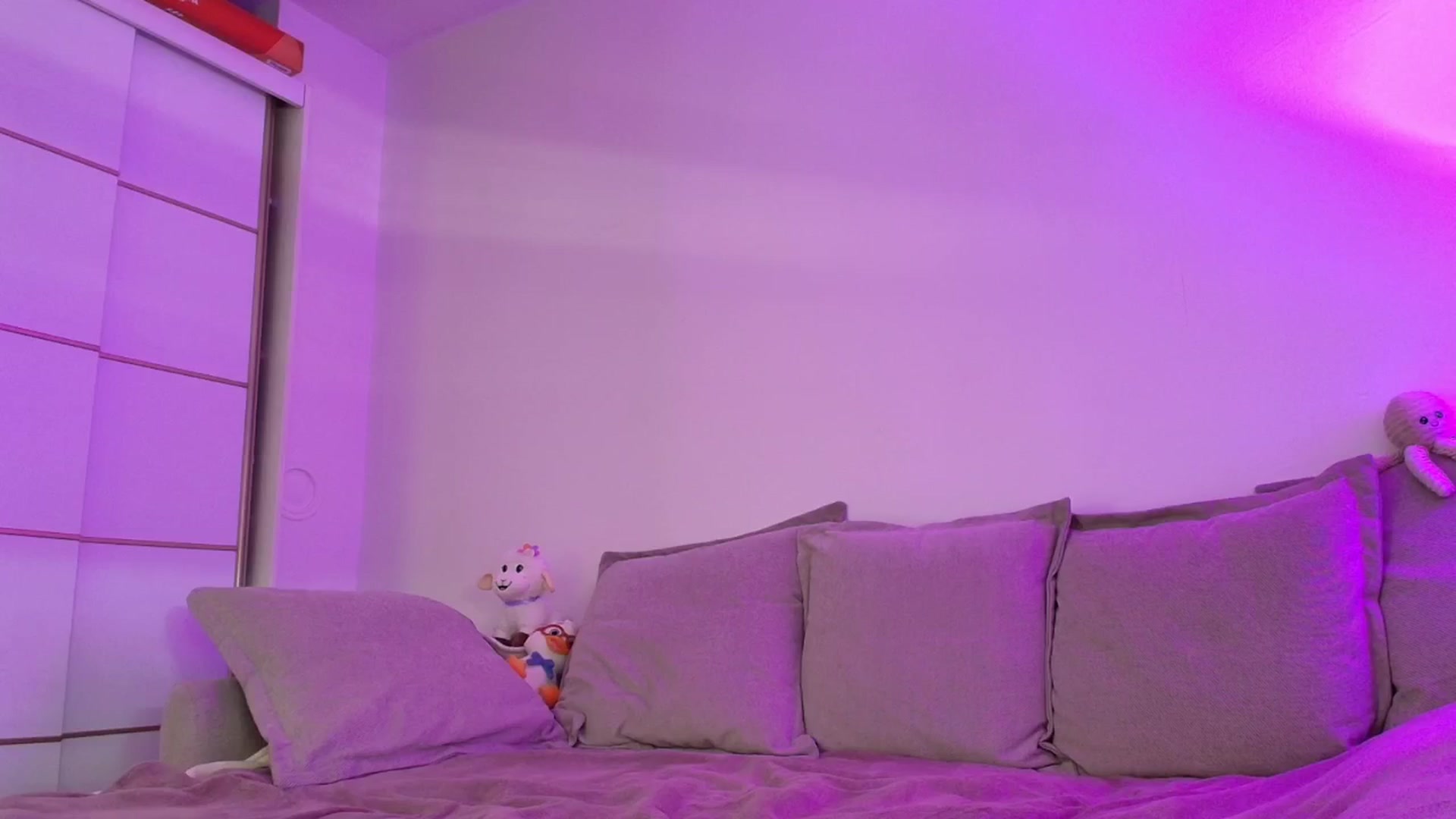 Gallery image thumbnail from Elenaxkiss's myfreecams stream on, 04/06/2026, 13:24 image 15 of 20