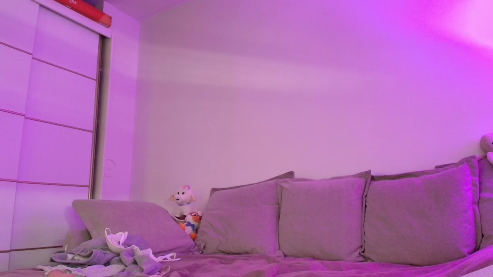 Gallery image thumbnail from Elenaxkiss's myfreecams stream on, 04/06/2026, 14:14 image 4 of 20
