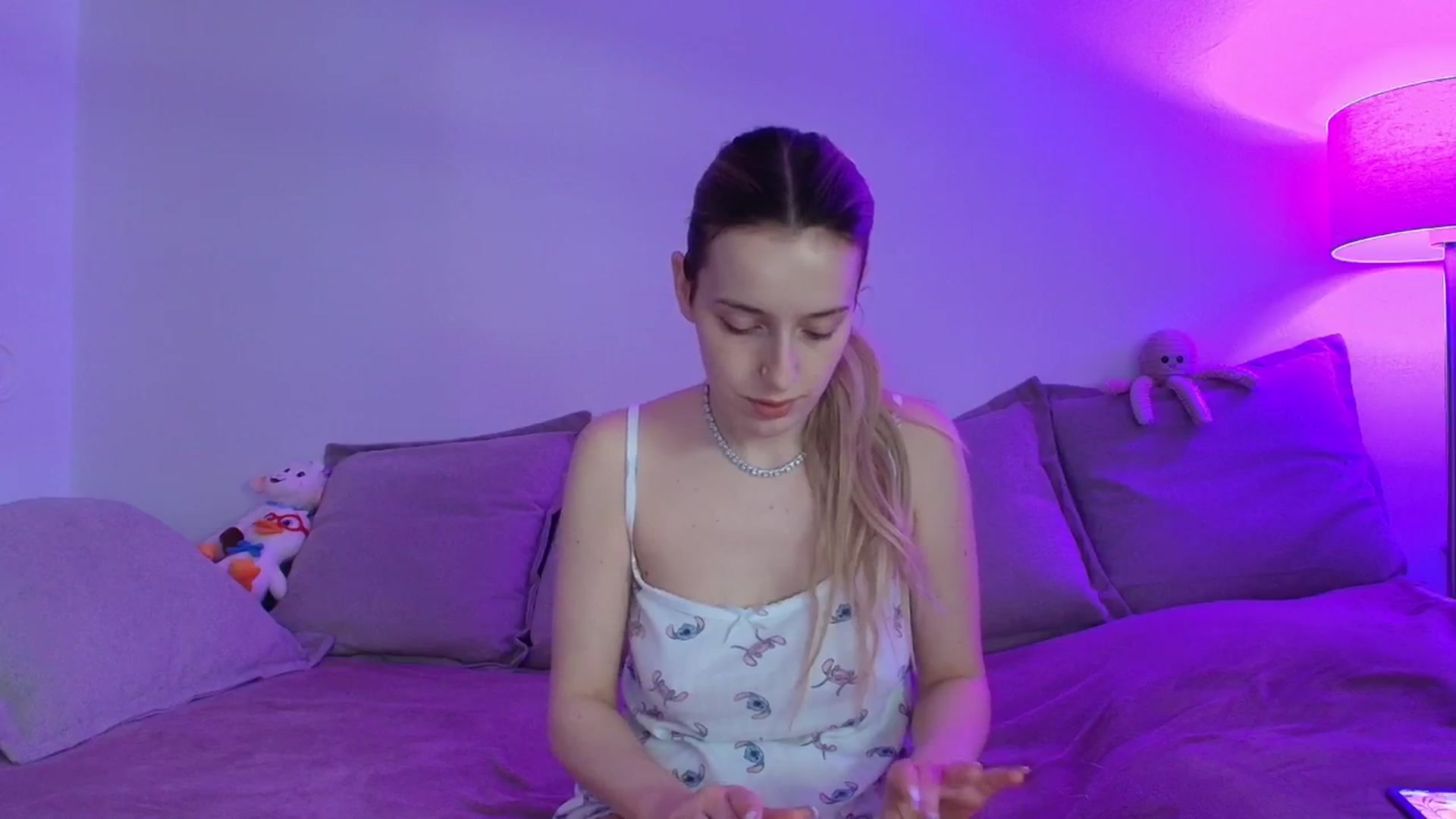 Gallery image thumbnail from Elenaxkiss's myfreecams stream on, 04/07/2026, 08:06 image 16 of 20