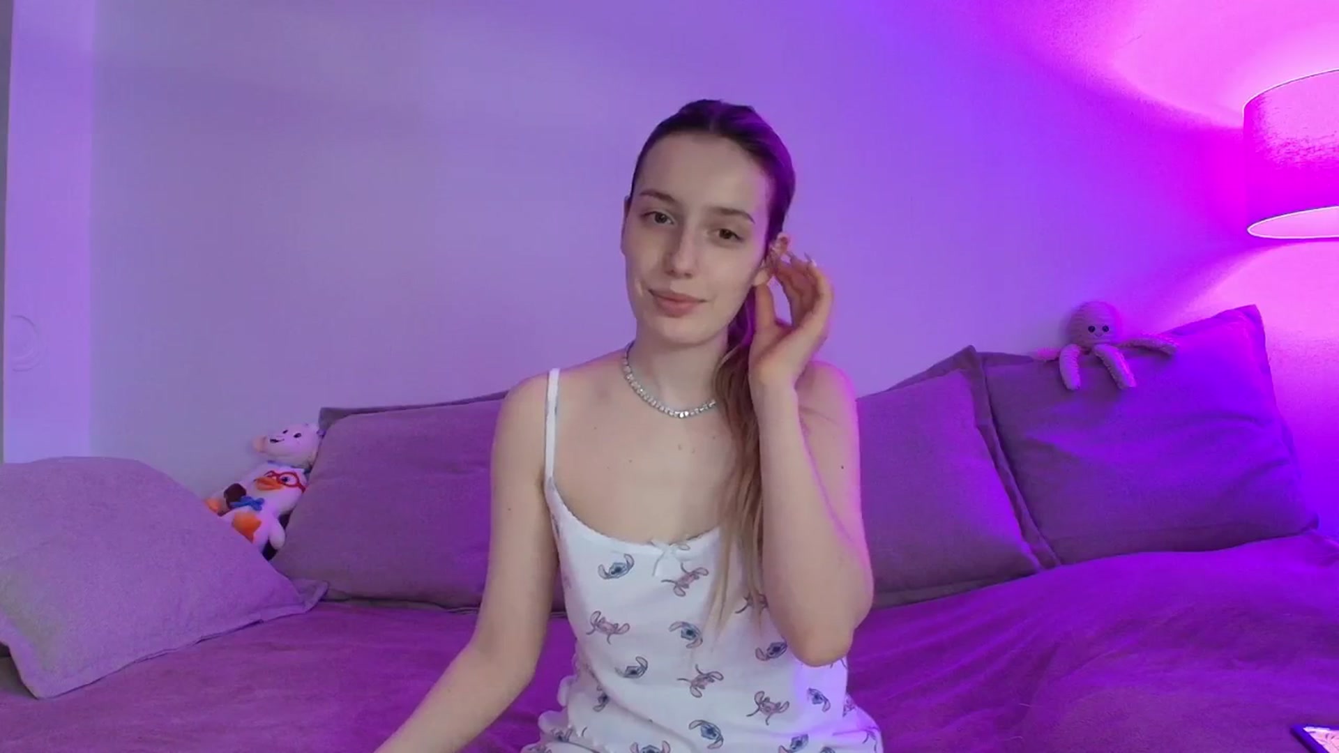 Gallery image thumbnail from Elenaxkiss's myfreecams stream on, 04/07/2026, 08:06 image 20 of 20