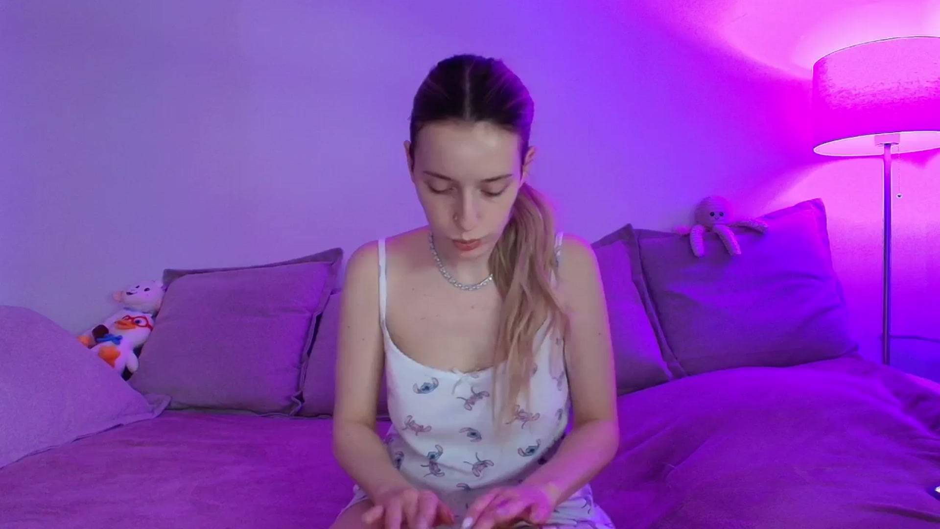 Gallery image thumbnail from Elenaxkiss's myfreecams stream on, 04/07/2026, 08:06 image 1 of 20