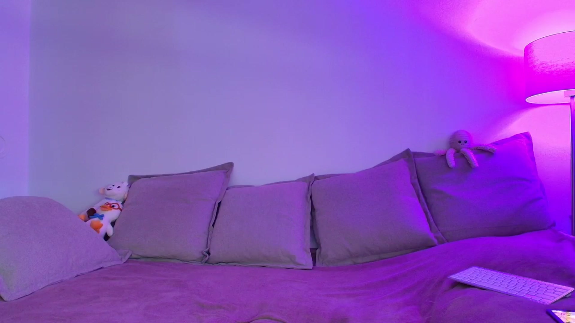Gallery image thumbnail from Elenaxkiss's myfreecams stream on, 04/07/2026, 08:06 image 18 of 20