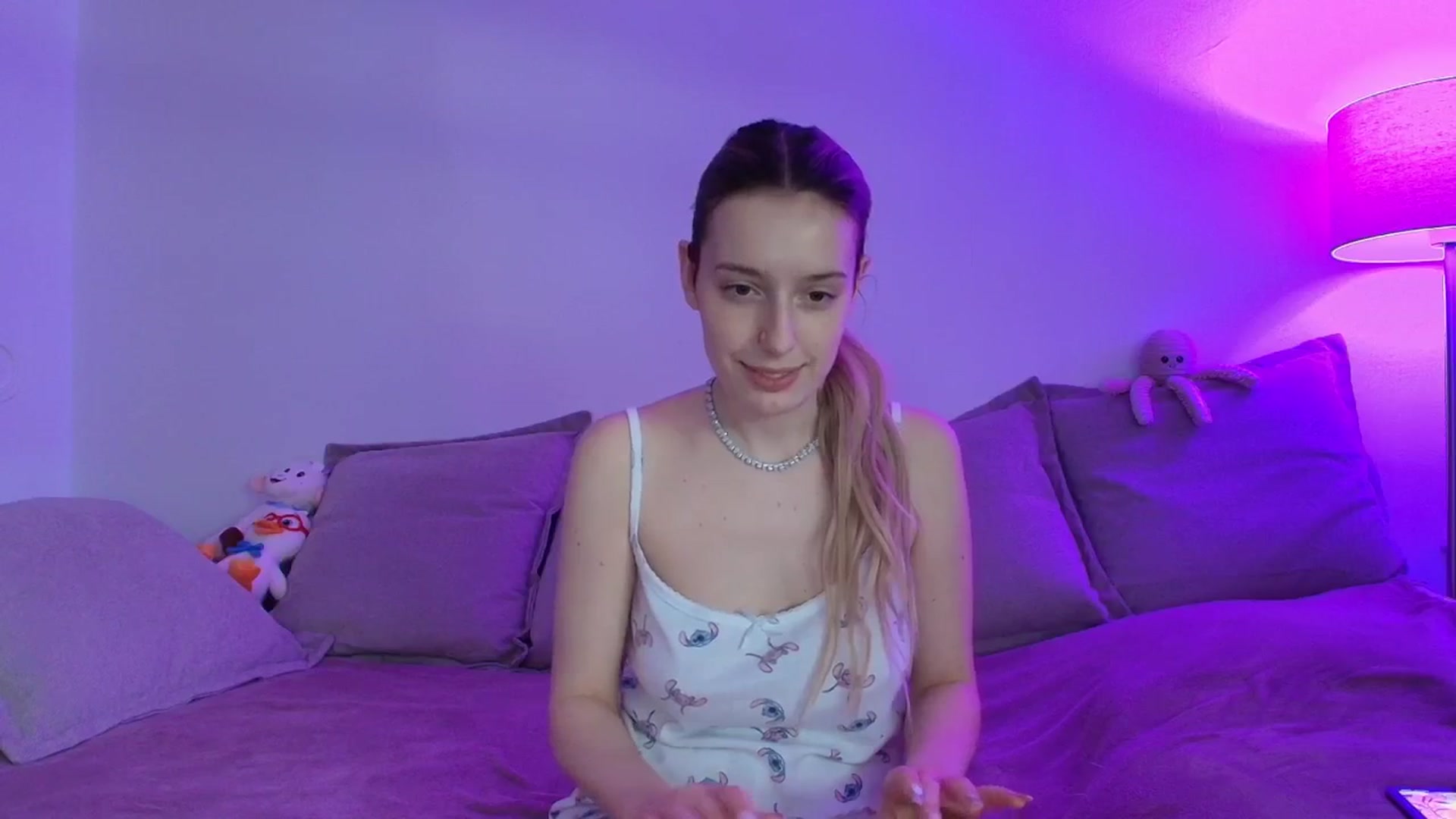 Gallery image thumbnail from Elenaxkiss's myfreecams stream on, 04/07/2026, 08:06 image 17 of 20